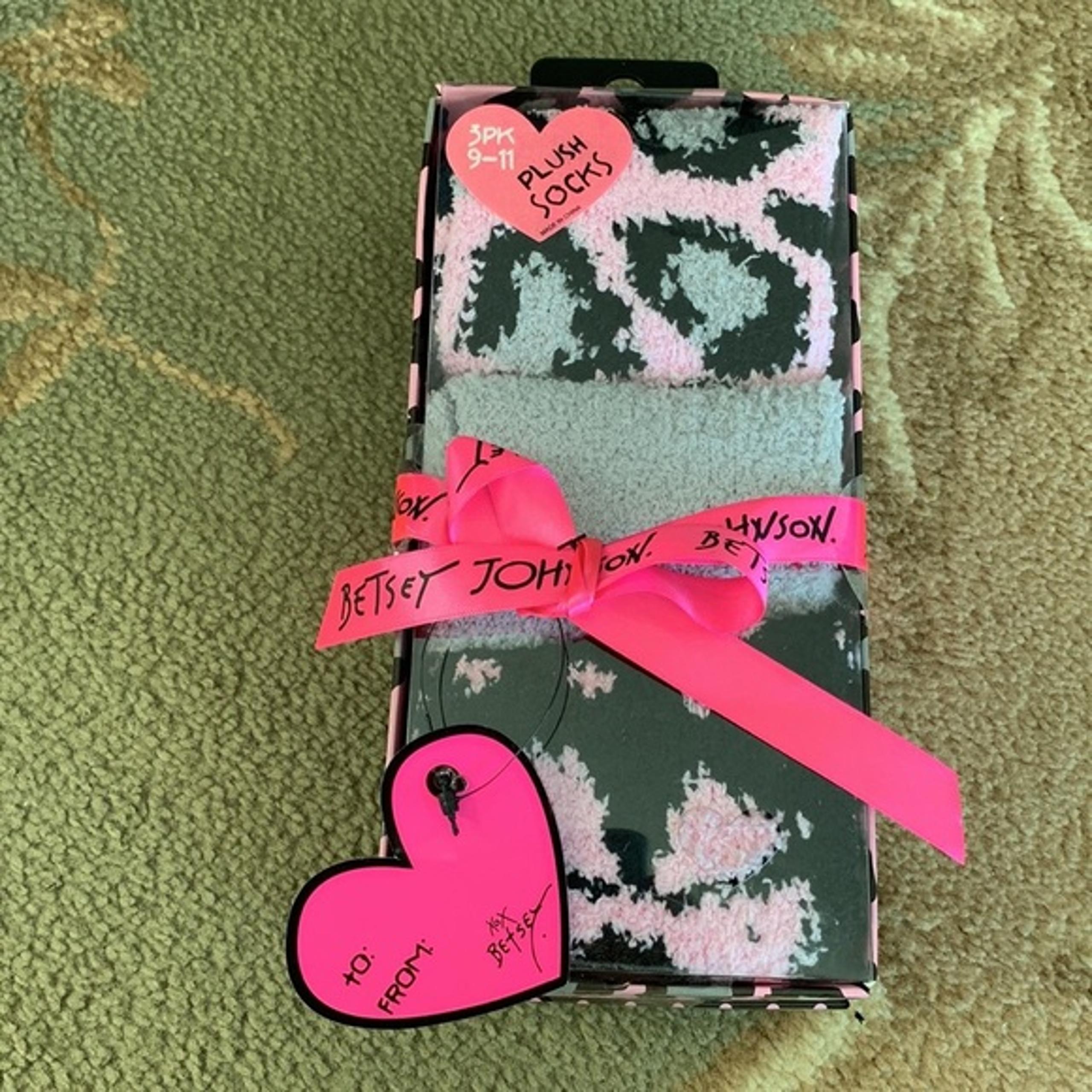 Betsey Johnson pack of 3 plush socksNWT