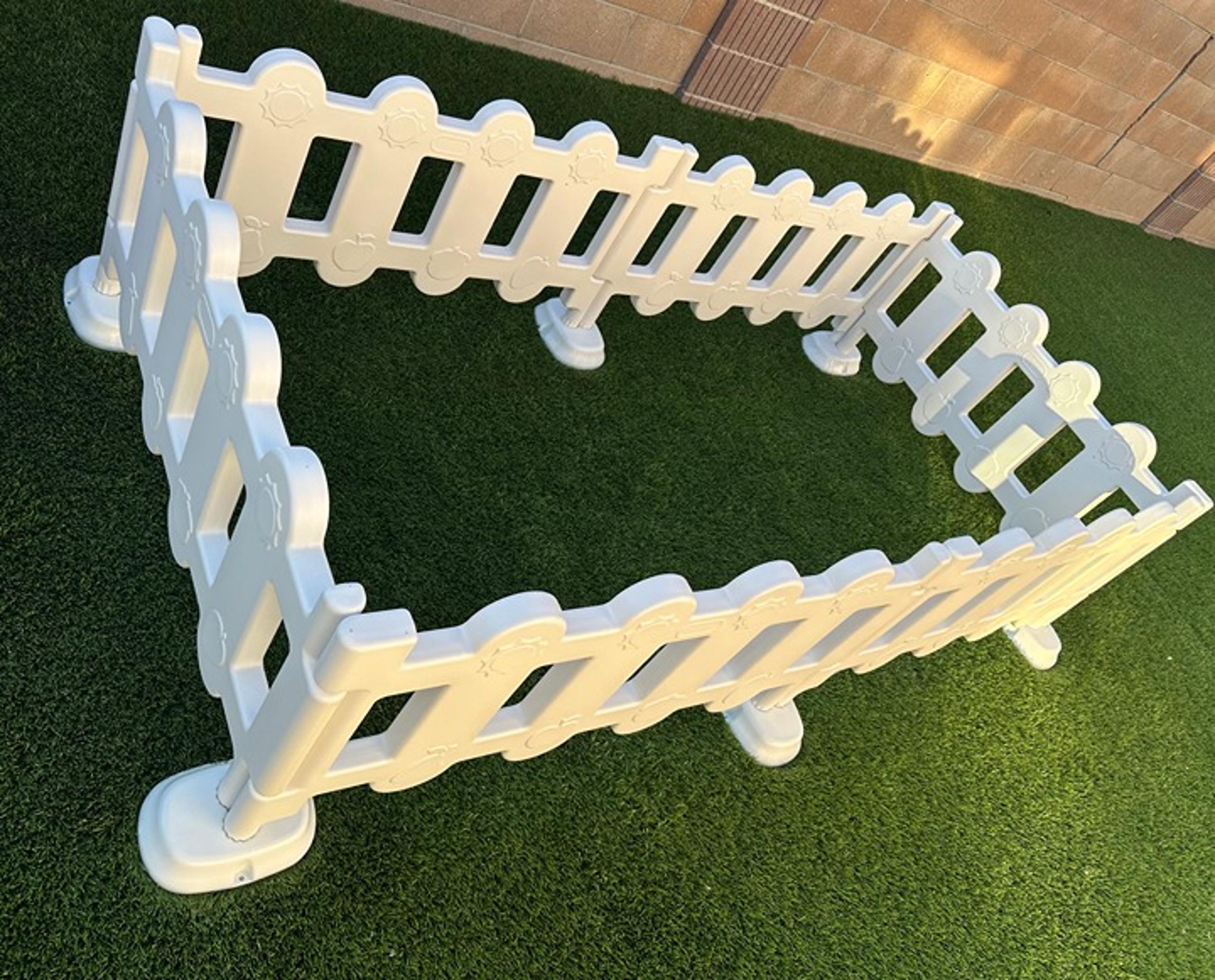 Kids Indoor/Outdoor White Soft Play PlayPen  6 Gates
