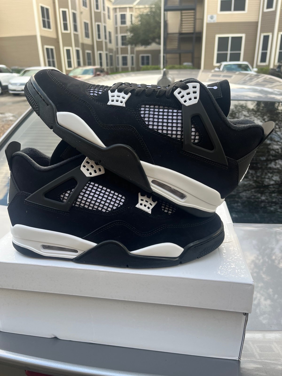 Air Jordan 4 Retro White Thunder
