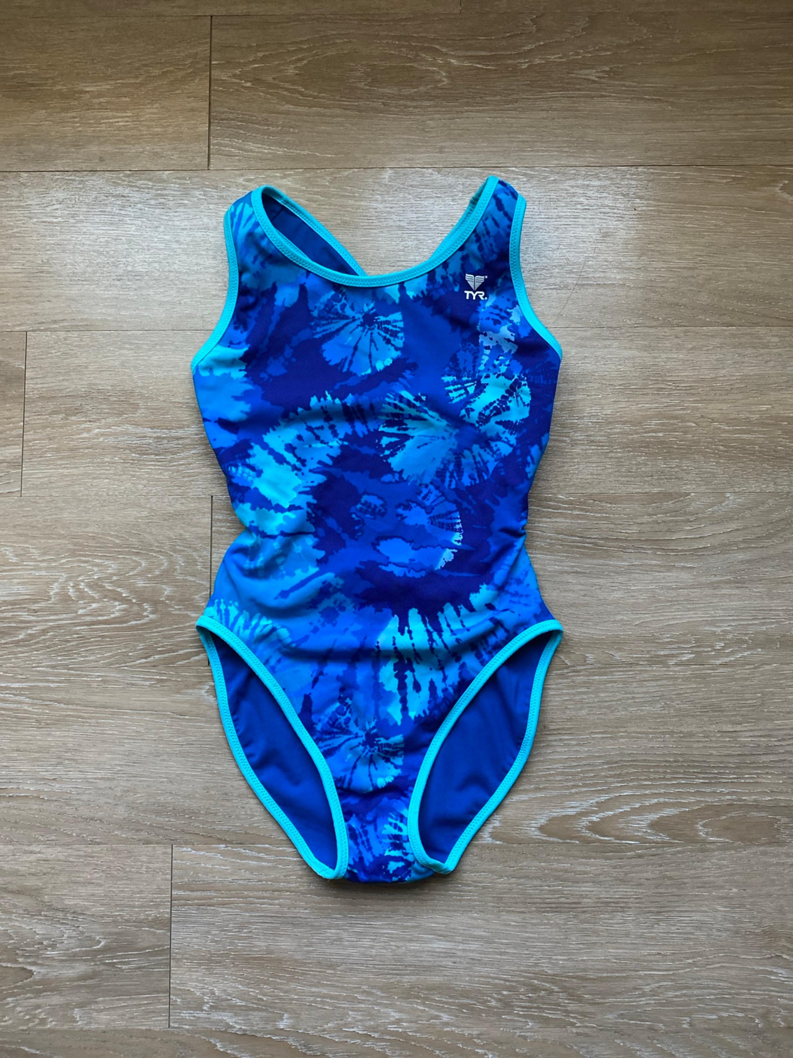 TYR Women’s Reversible one piece swimsuit Max-back Royal Blue.