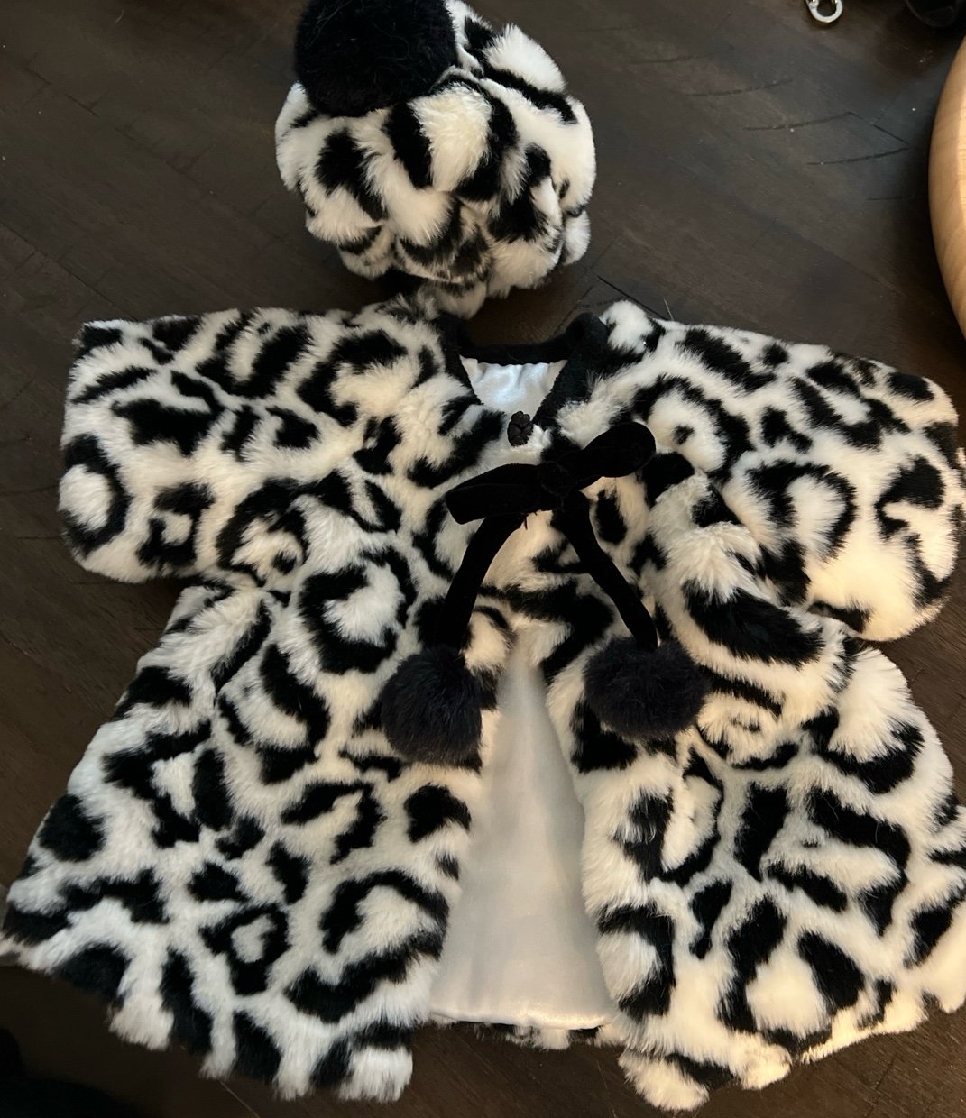 Madame Alexander Cissette Fashion/ White leopard Fur Coat and Hat. Cruella