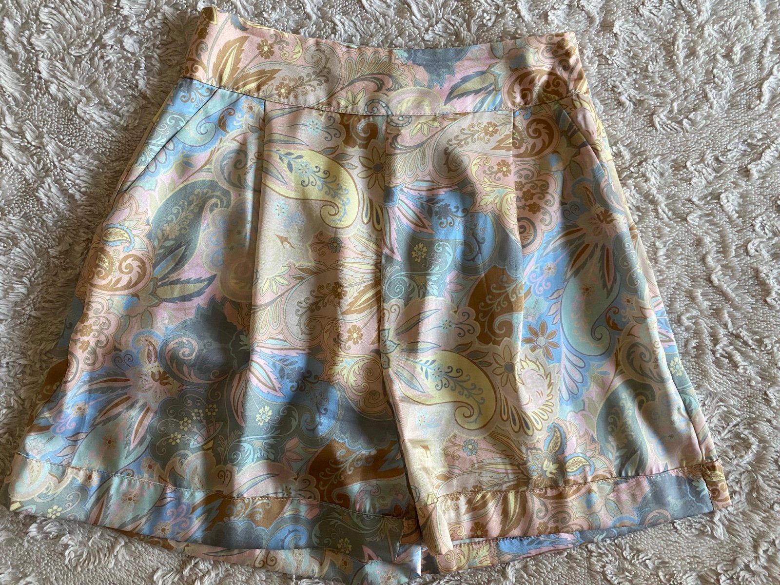 Aurum Paisley High-Waisted Shorts 2 Pastel Pink