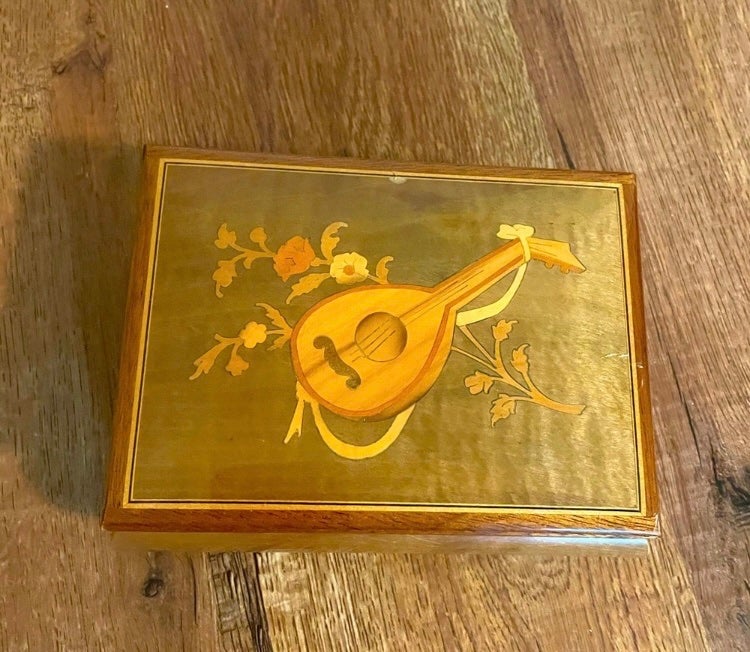 Made in Italy Sorrento High Gloss Music Box with Musical Theme inlays