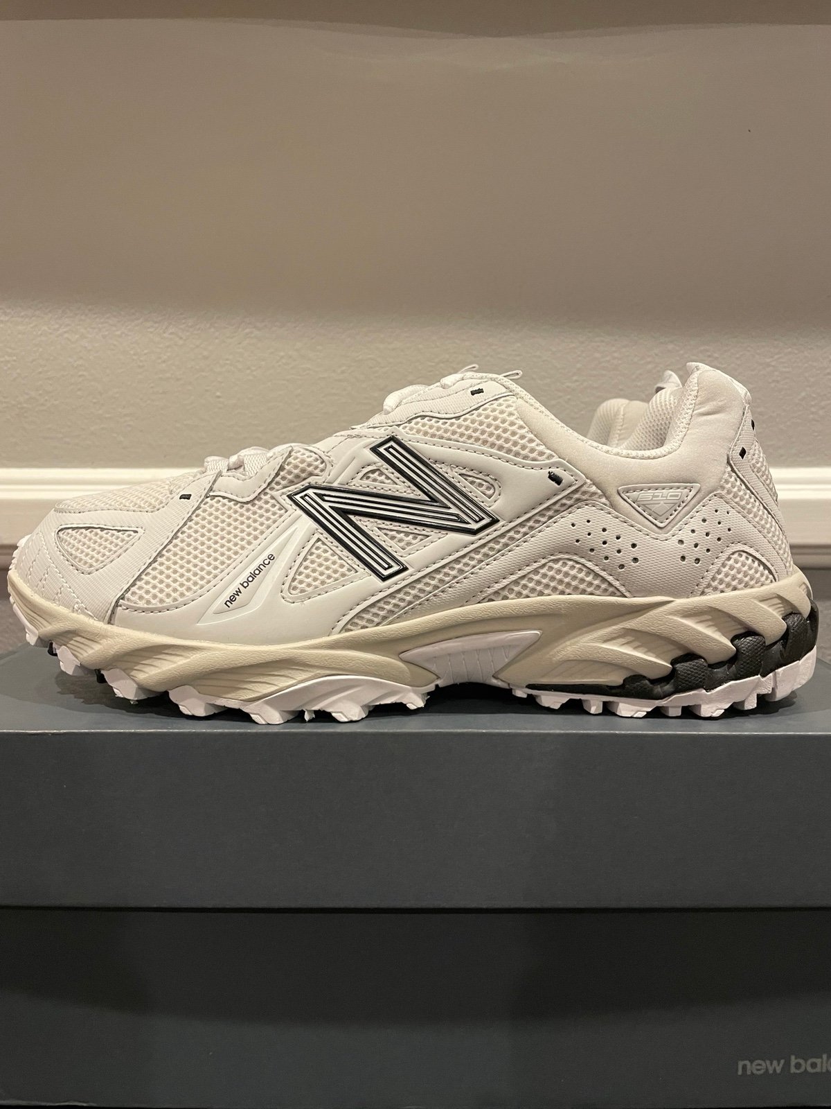 New Balance 610 Nimbus Cloud White Black Size 9 Men’s /10.5 Women’s