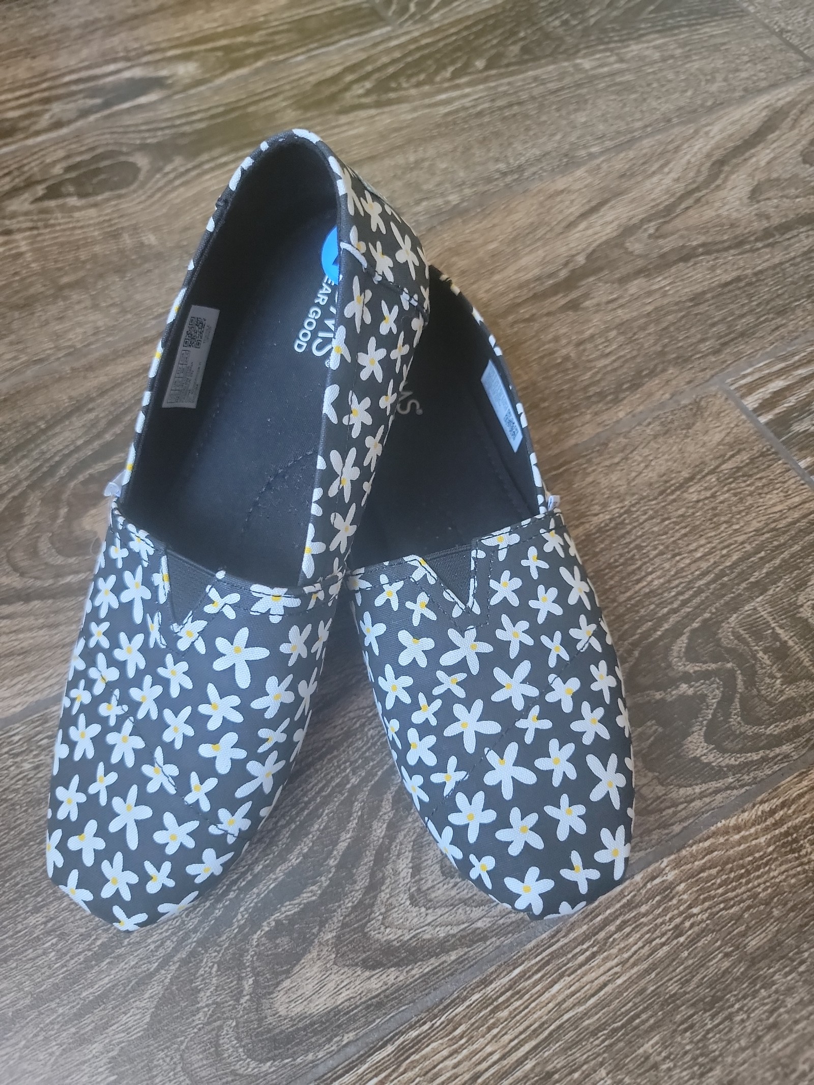 Toms Black and White Floral Moccasins