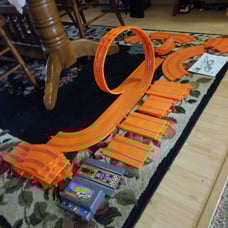 HOT WHEELS 30 FEET OF TRACK AND 2 CARS