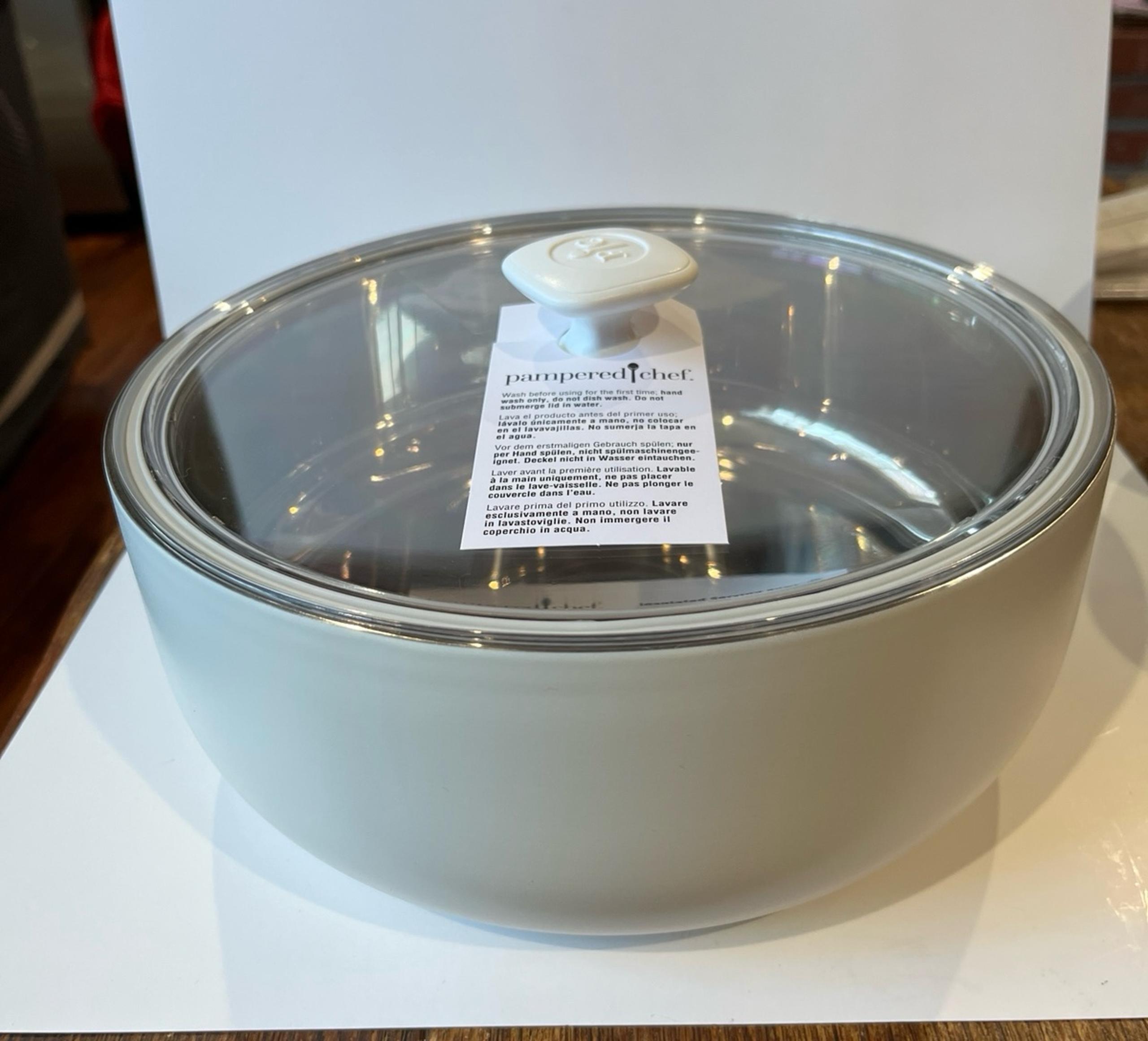 Pampered Chef Insulated Serving Bowl 2.5 qt