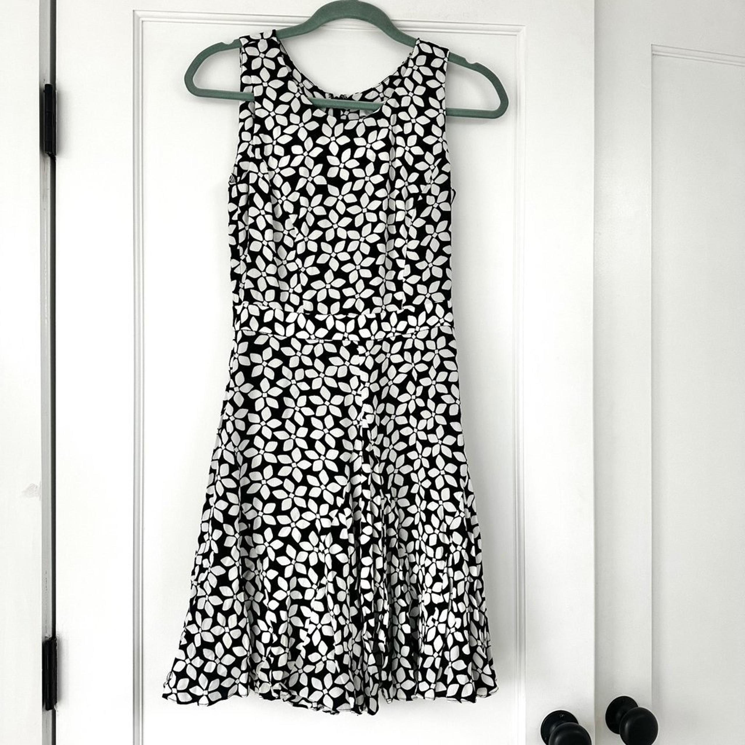 Diane von Furstenberg DVF Floral Print Sleeveless Dress Fit Flare 0 Black White