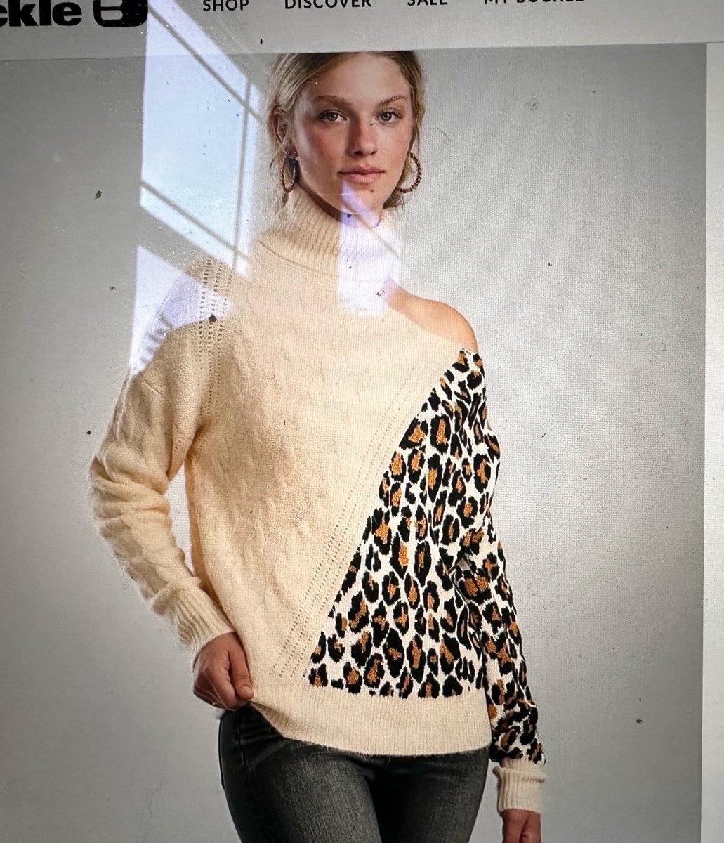 Womens BKE sweater XS