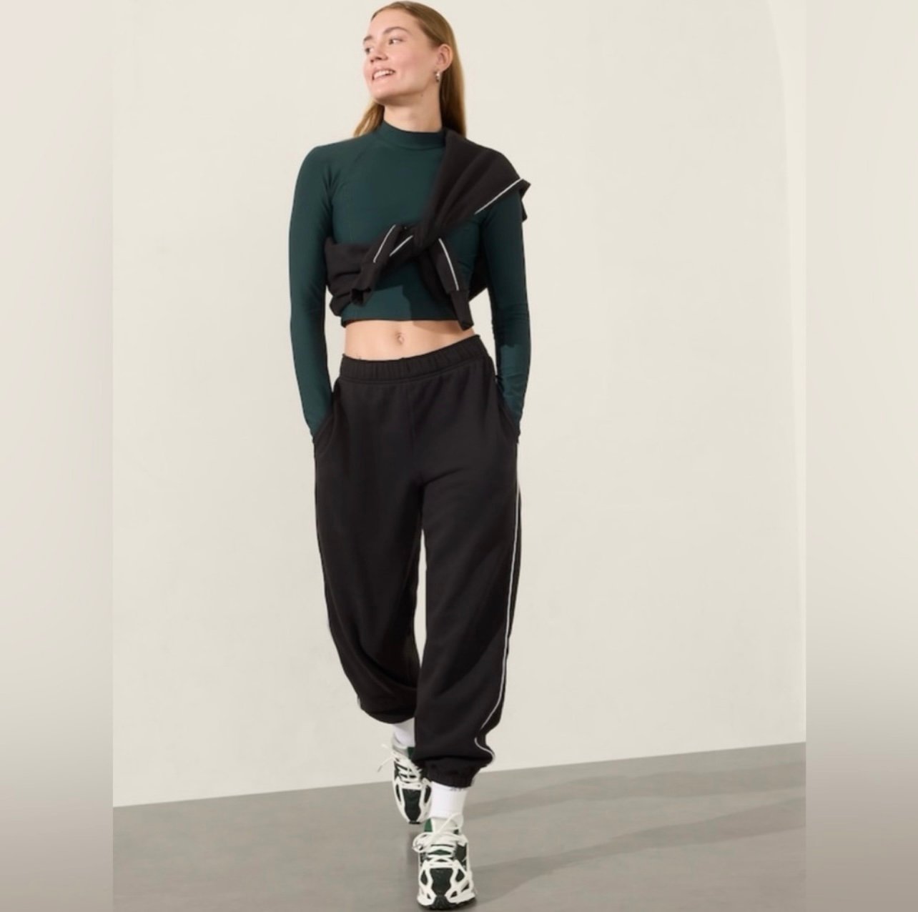 Athleta Forever Fleece High Rise Piping Jogger size M Medium