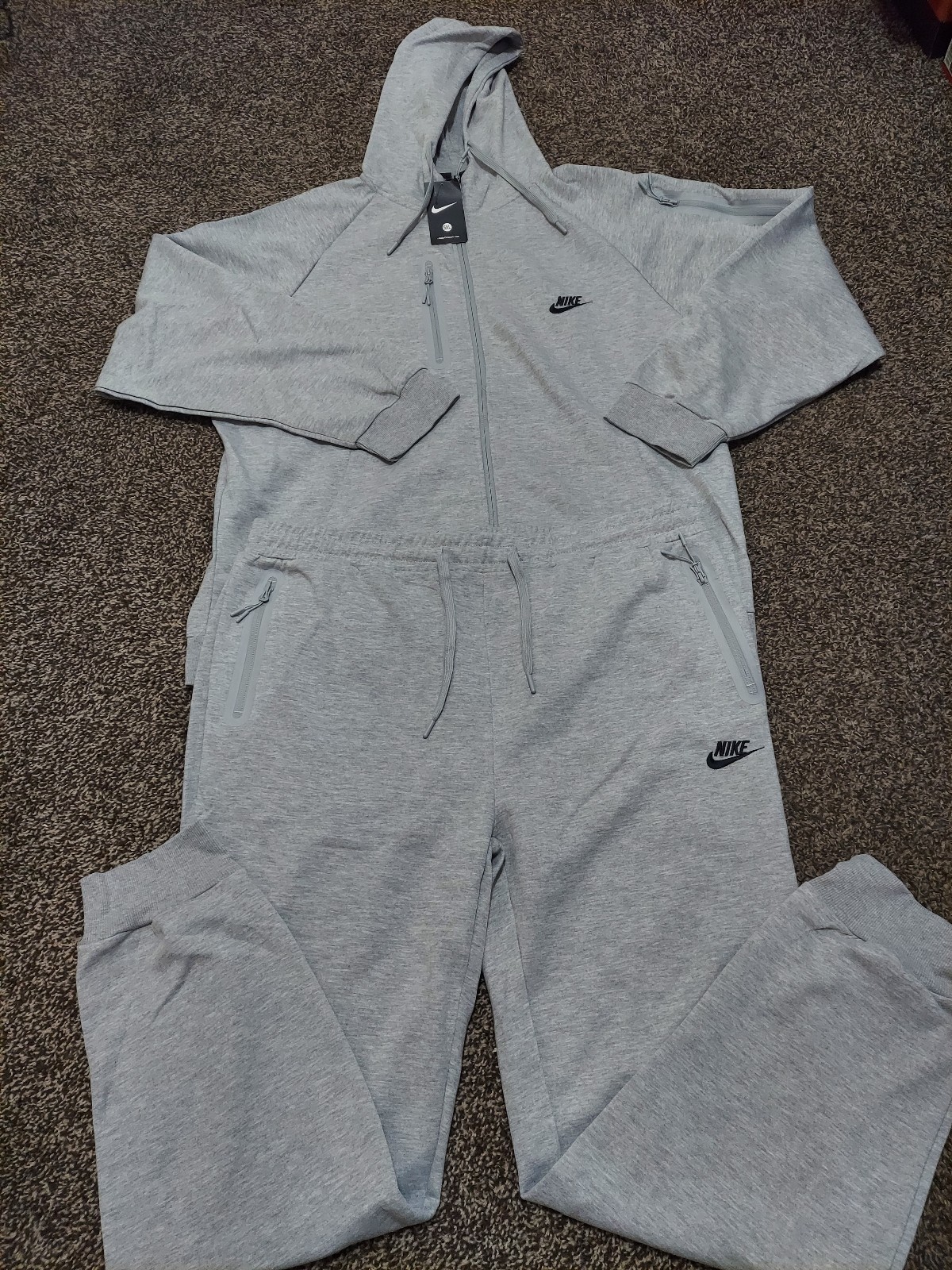 Men's Nike jogging suit