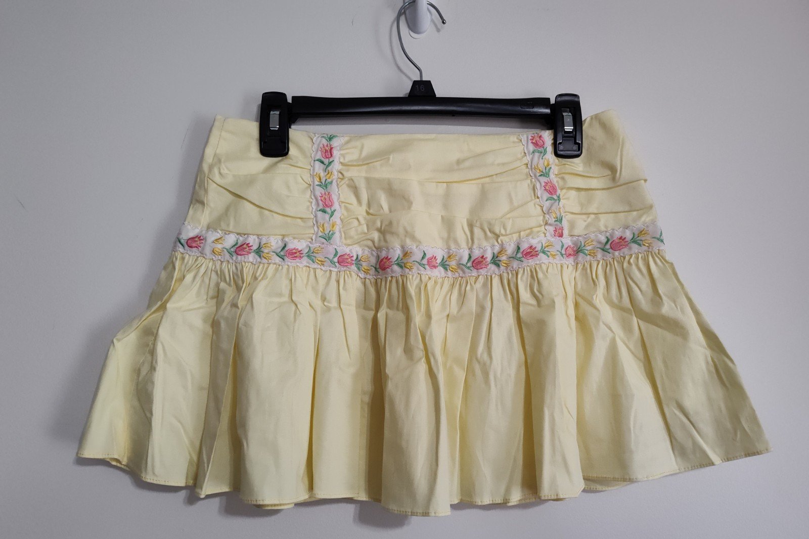 Y2K Low Rise Pleated Mini Skirt Yellow Floral Embroidered Babydoll Paris Hilton