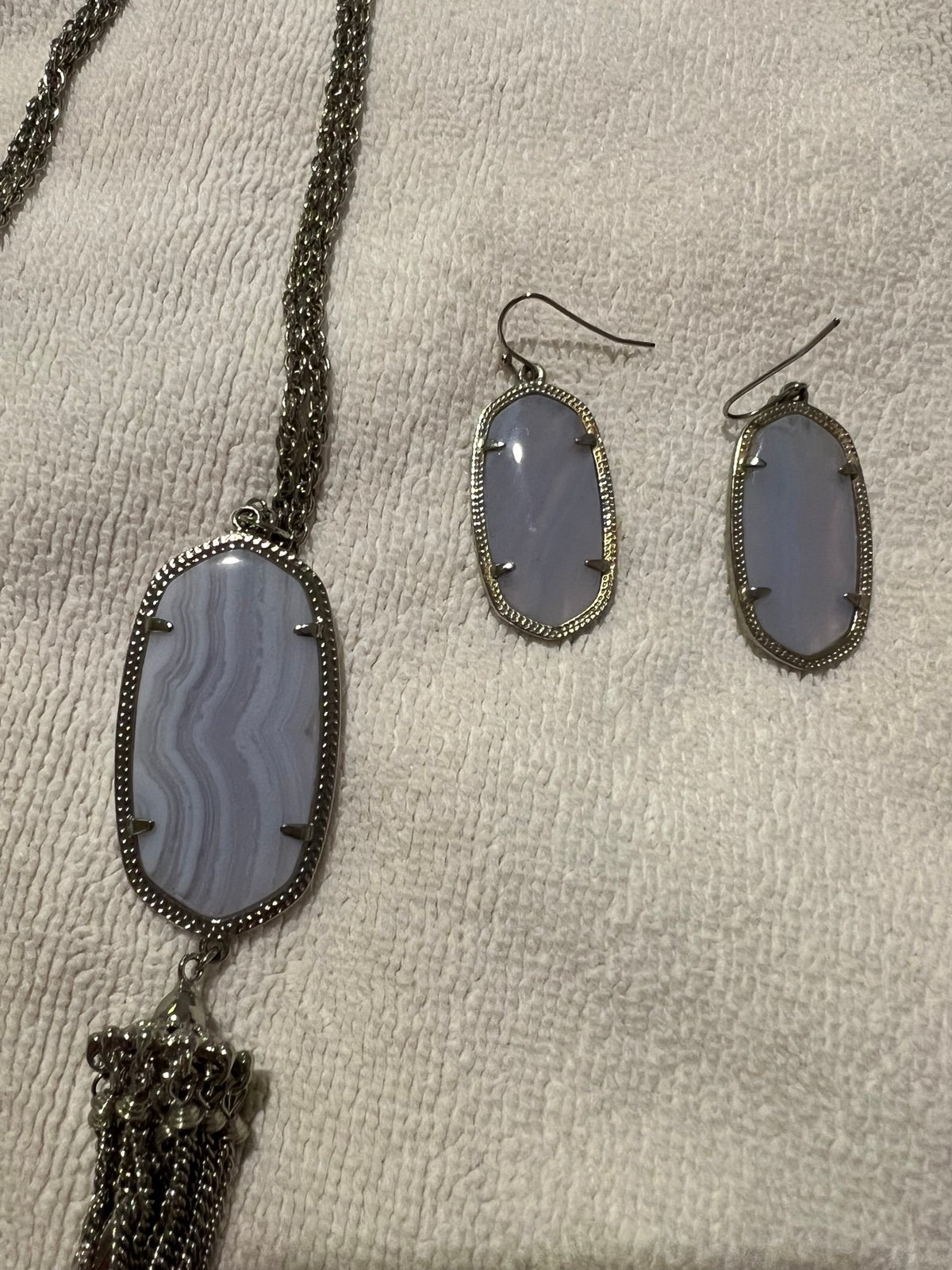 Kendra Scott chalcedony w/silver color chain
