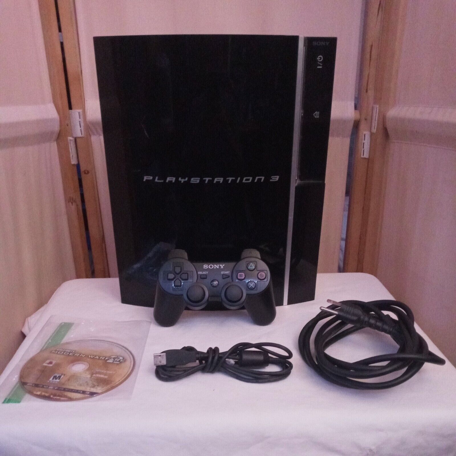 Sony PlayStation 3 Fat Console 40GB CECHG01 - Bundle
