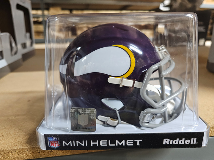 MINNESOTA VIKINGS THROWBACK MINI HELMET FOOTBALL RIDDELL NFL