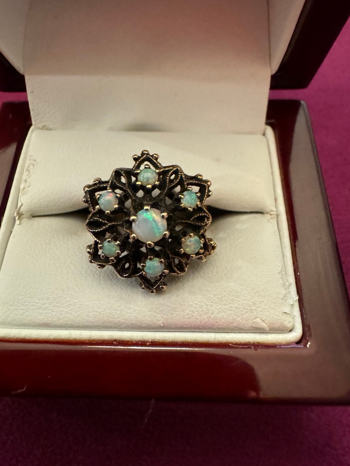 10k solid yellow gold and opal vintage ring