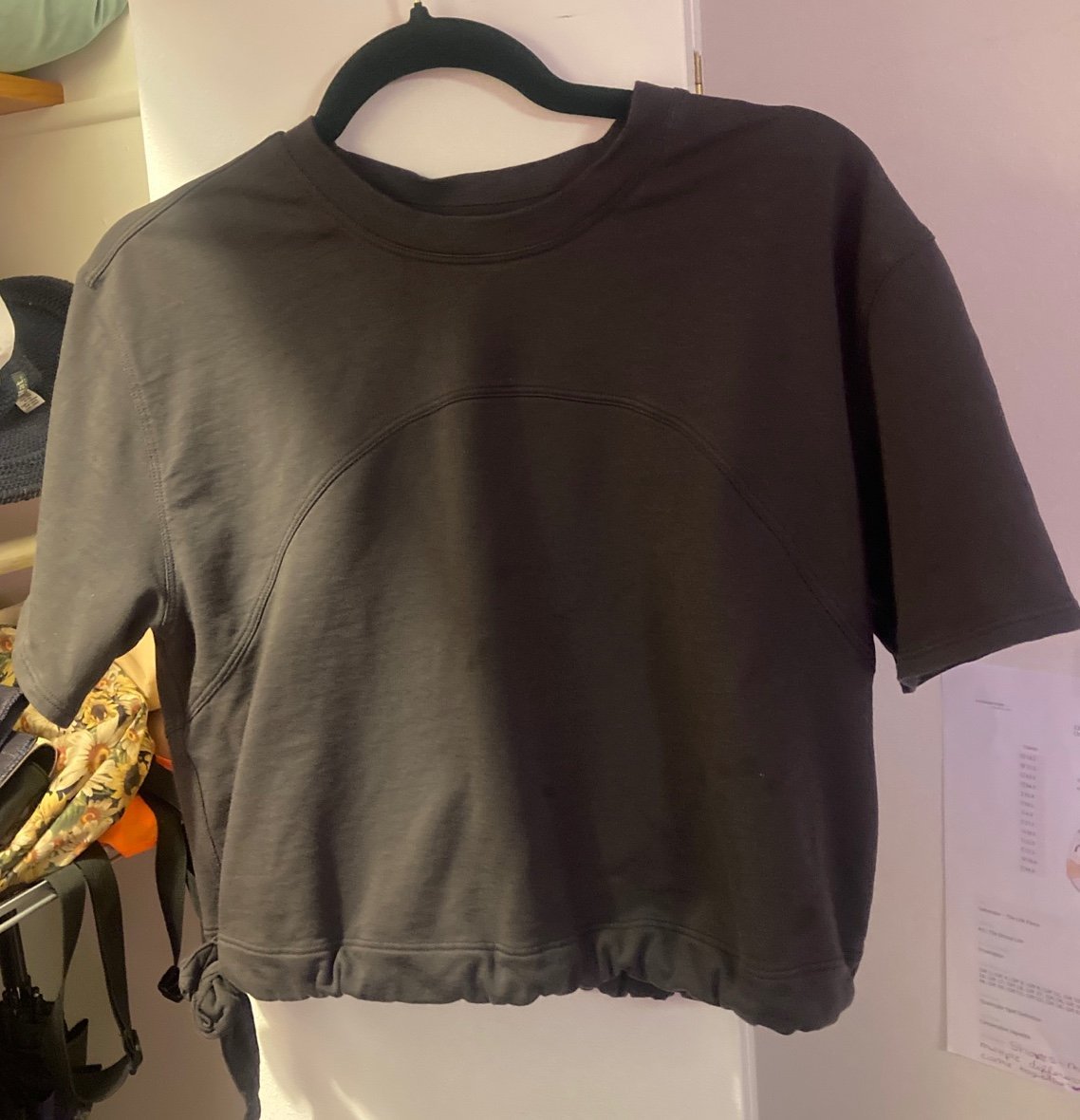 cropped lululemon workout tshirt