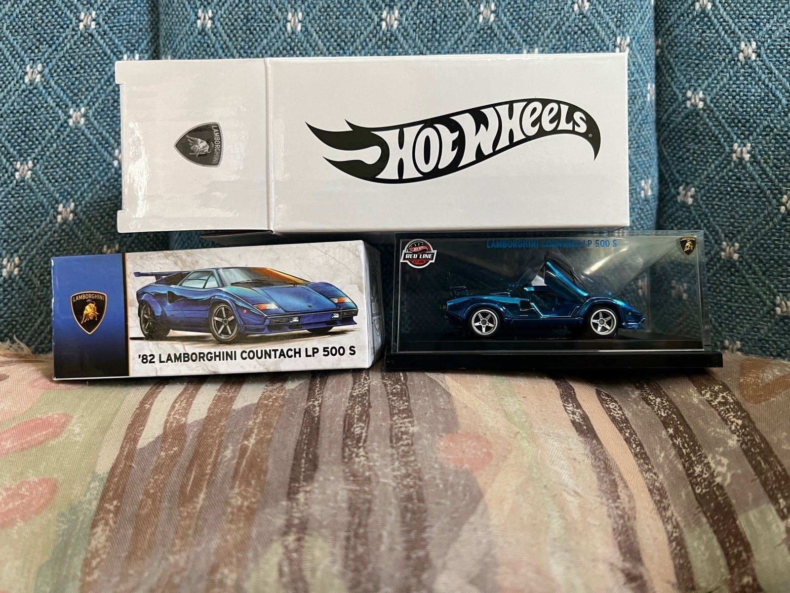 Hot Wheels Lamborghini Countach LP500 S blue new sealed fast ship