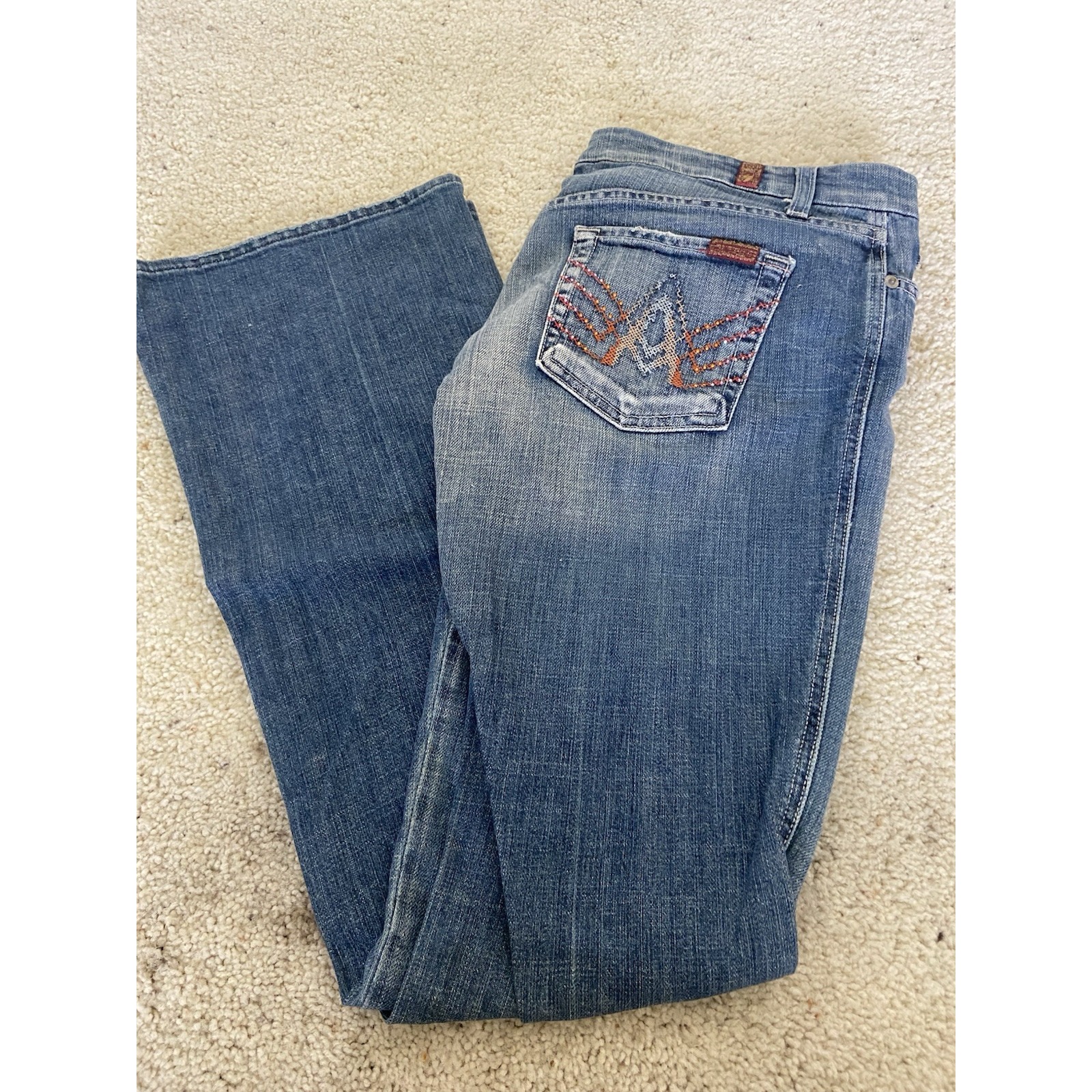 Women's Seven Jeans With Sparkel Stitching A on The Back Pockets- Size 31