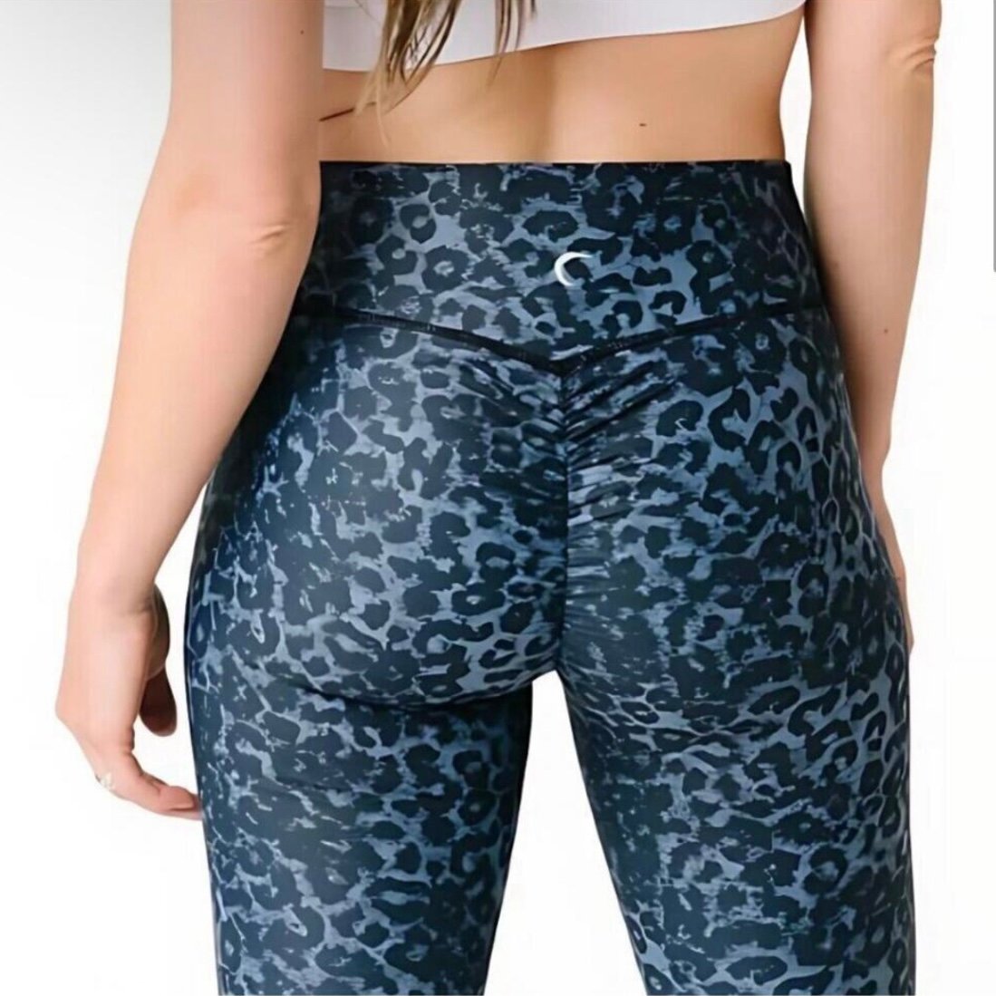 Zyia stone leopard scrunchy light n luxe