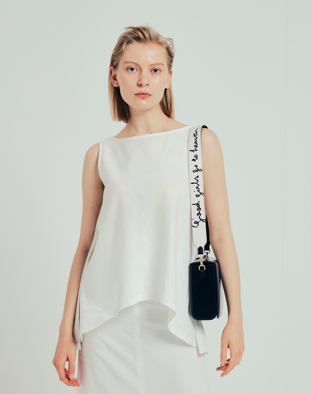 Mute Muse BAD GIRLS Artwork Strap Purse Bag ivory Black