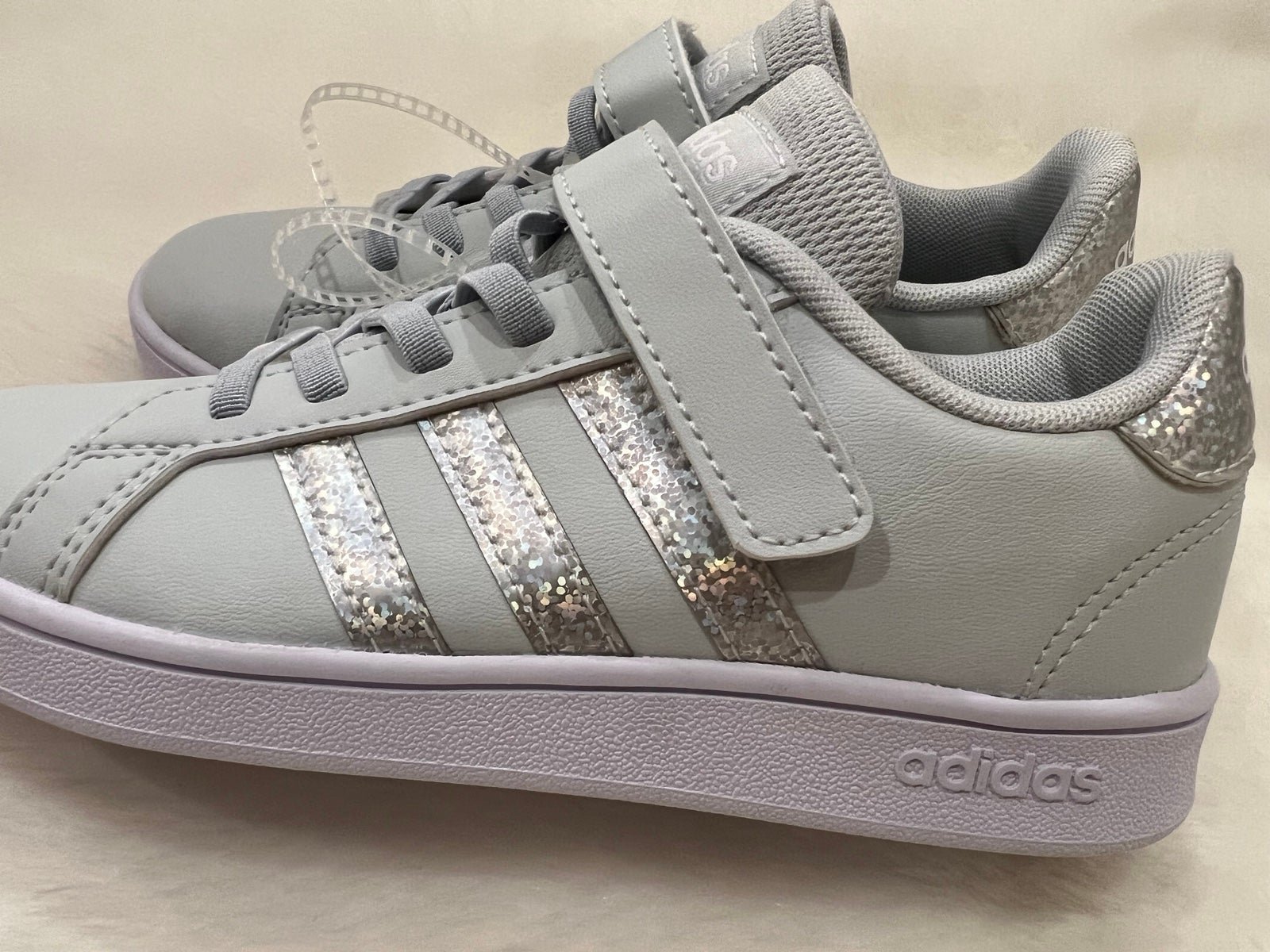 New! Beautiful adidas Girl's Grand Court (Little Kid) Size - US 1