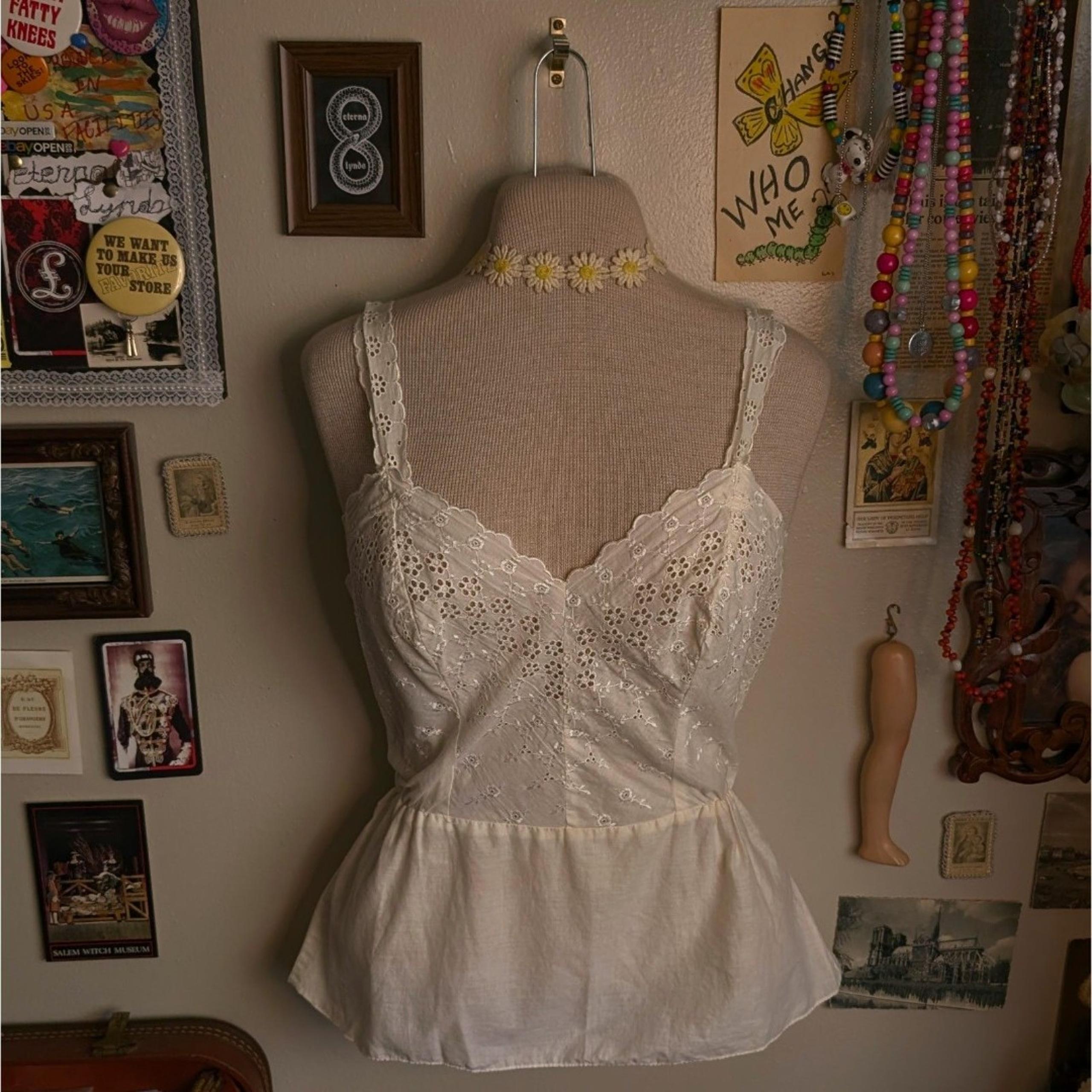 Vintage Eyelet Lace Camisole Tank Top Women's Small White Floral Peplum