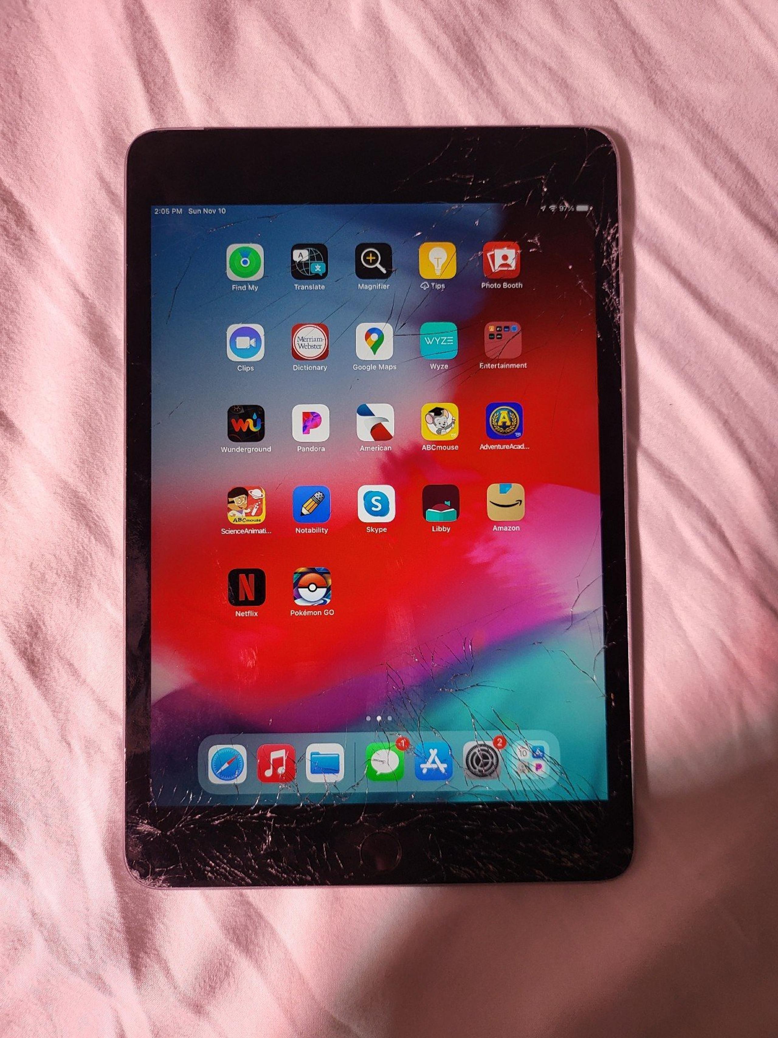 iPad mini 4 64gb LTE (functions, cracked screen)