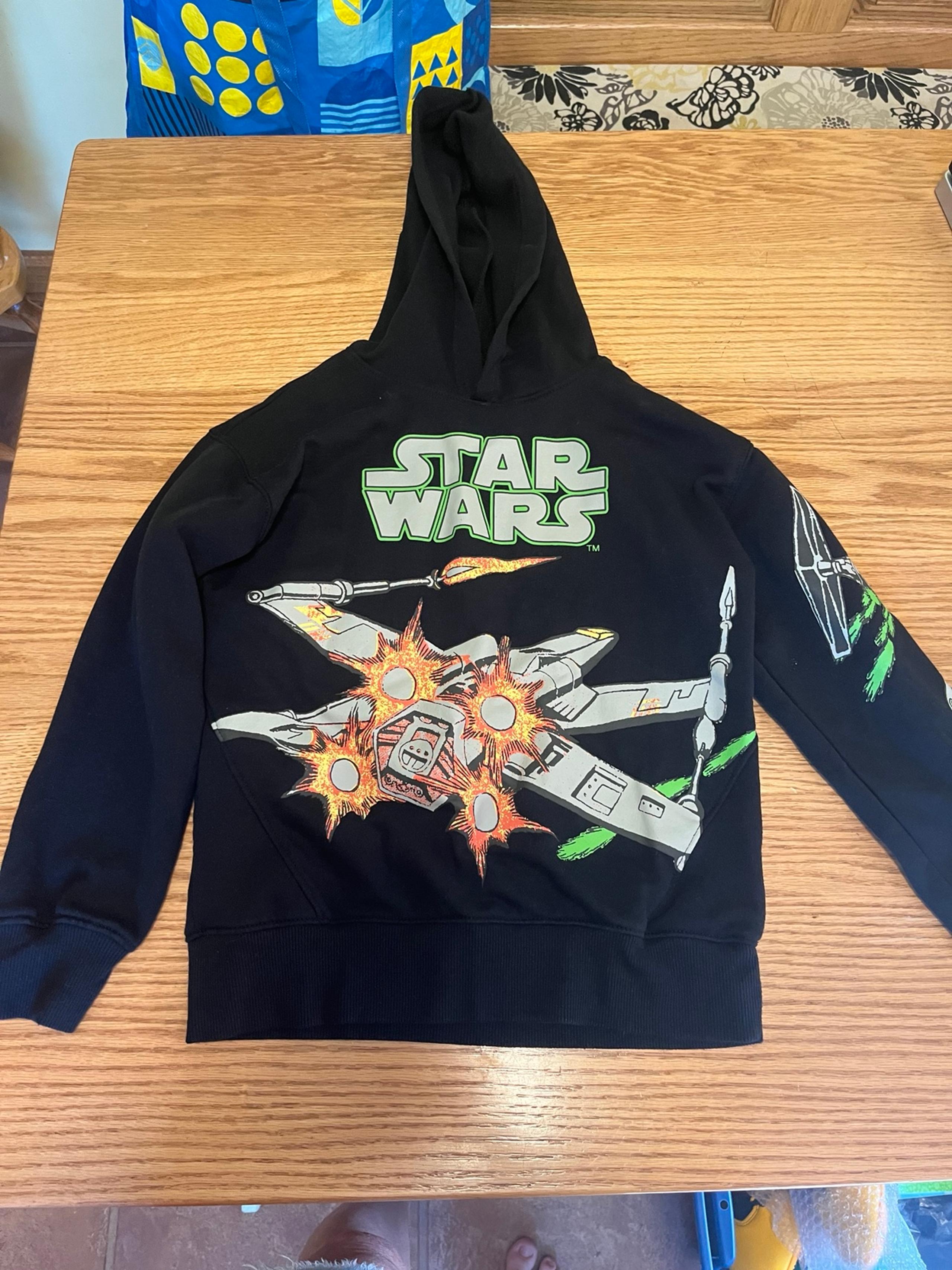 Disney 100 Star Wars Boy's Size Medium Hoodie Black