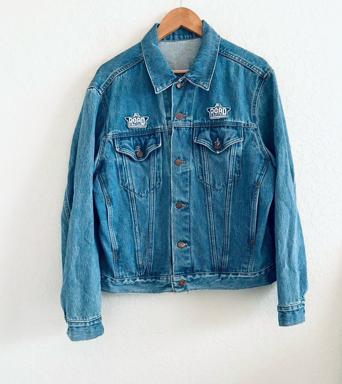 90s Vintage Men’s Denim Trucker Jacket Embroidered Road Masters Champion Medium