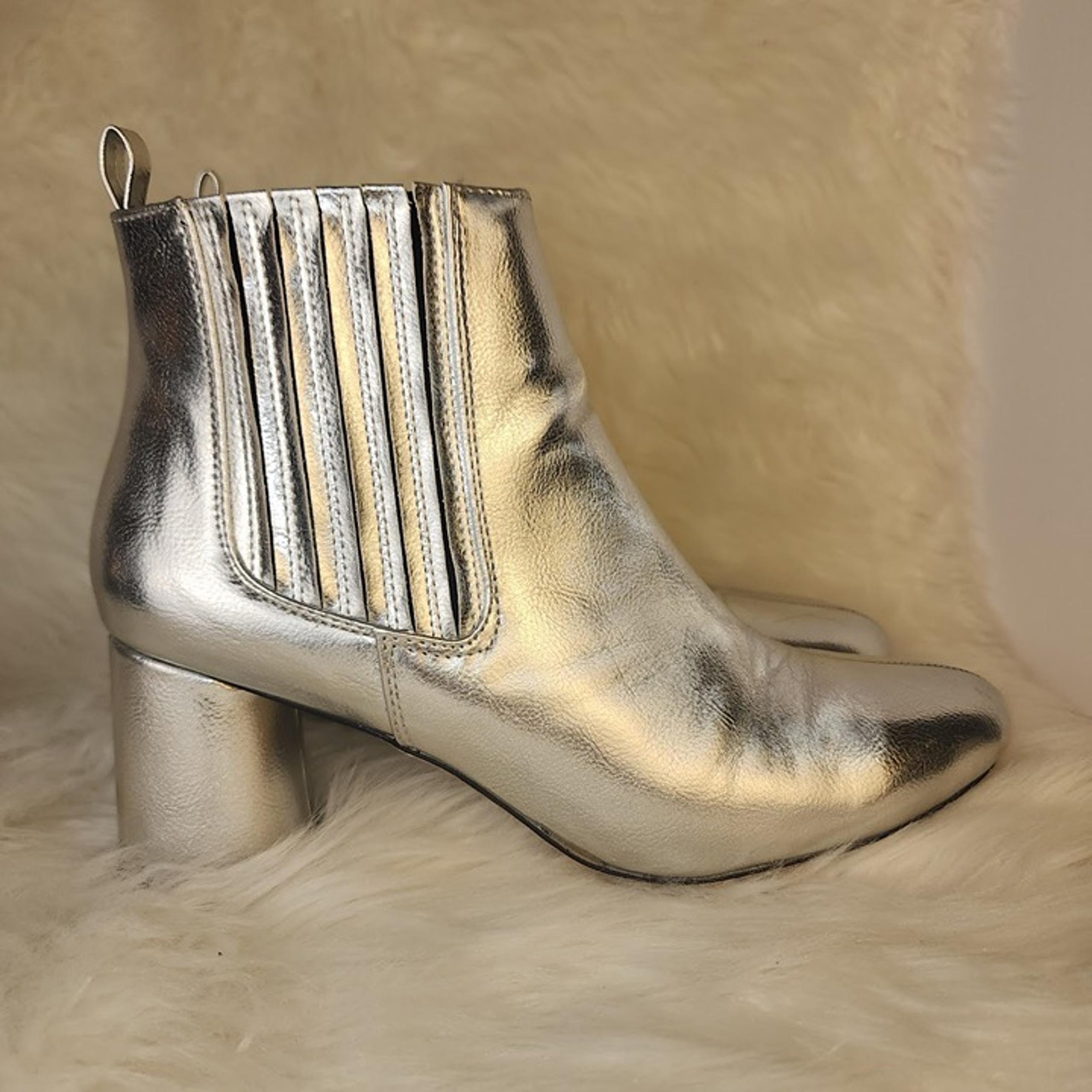 Forever 21 Chelsea Boots Women Size 10 Metallic Silver Faux Leather