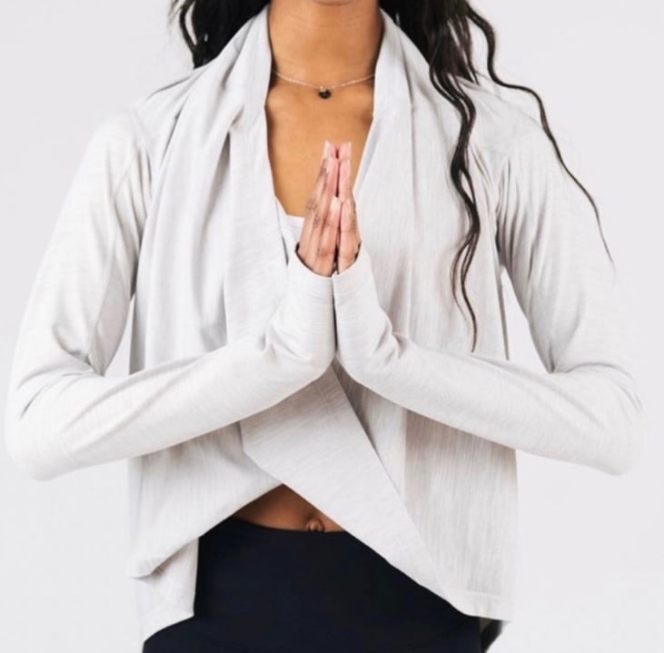 NWT ZYIA Versatile Cream Yoga Shawl 69