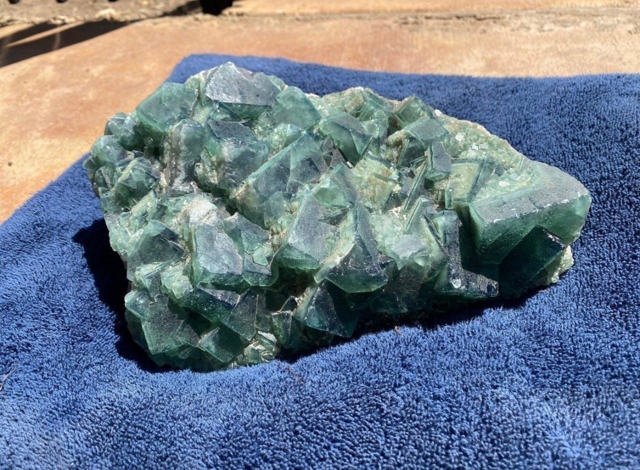 Open to reasonable offers - Rare XXL Color Change Green to Blue Fluorite Crystal