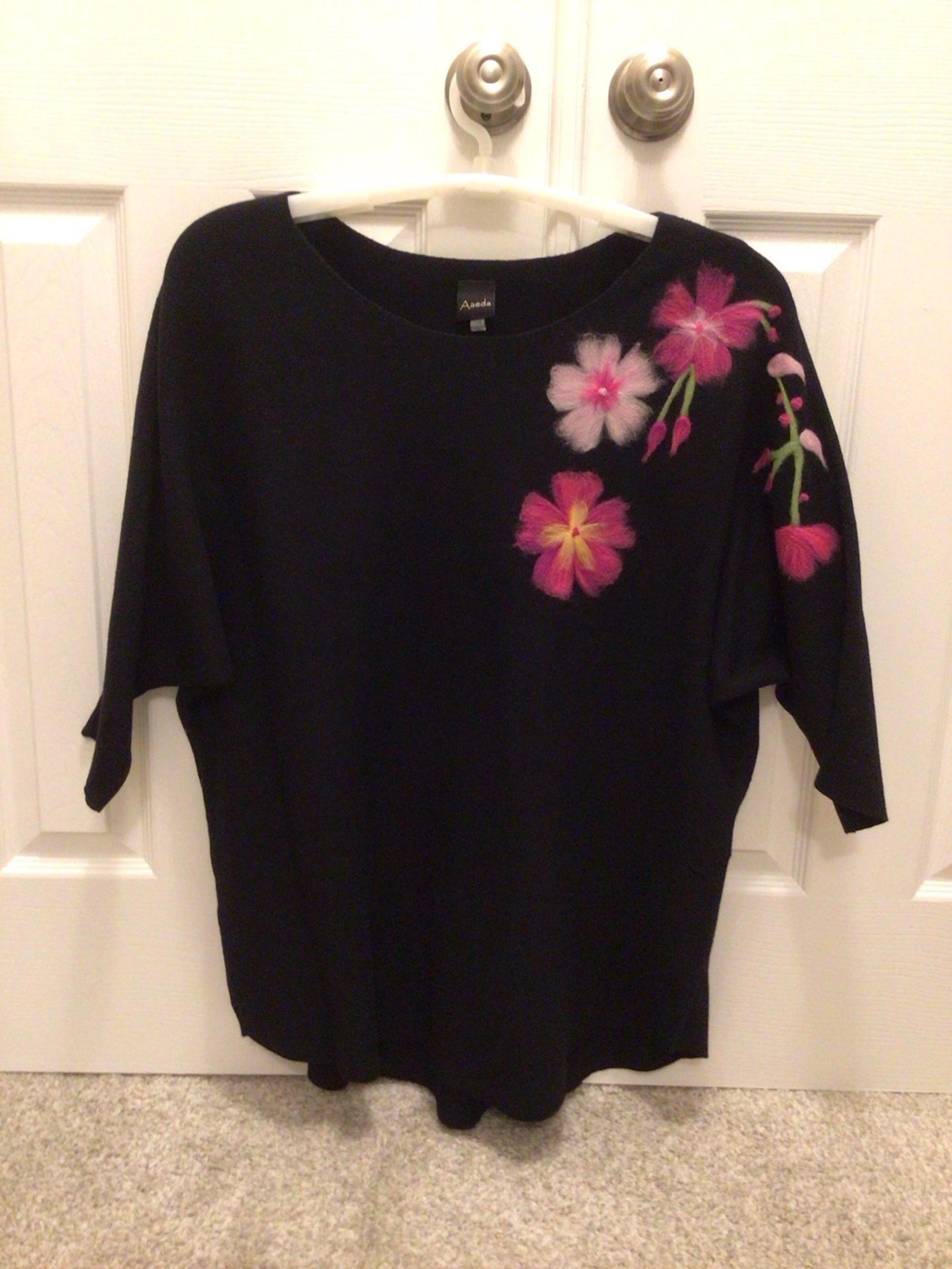 Aaeda   Size-1x   Black Pink Floral   Dolman Sleeve  Sweater-Pull Over