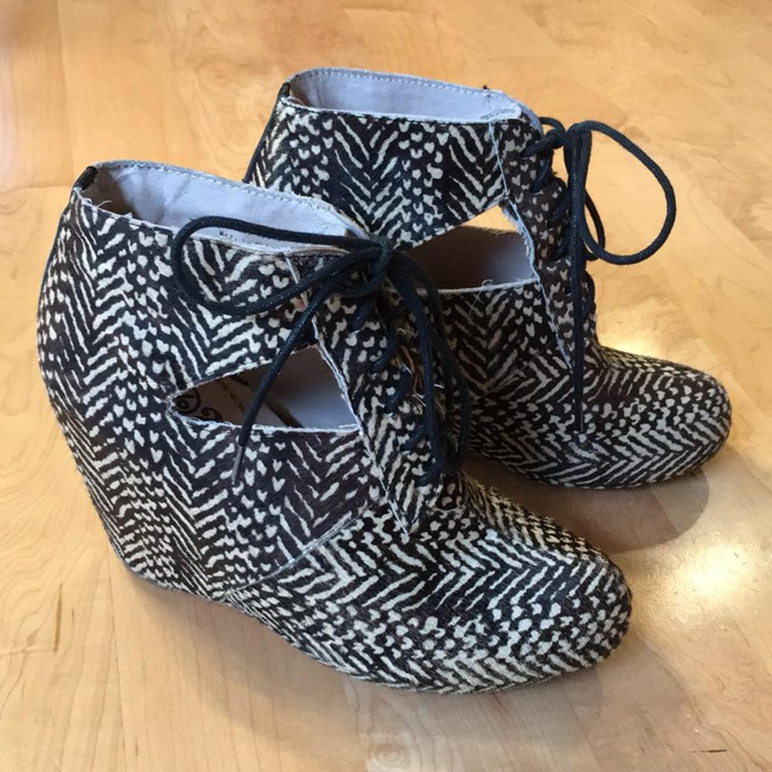 80%20 Calf Hair Wedge Bootie Animal Print Lace Up 8