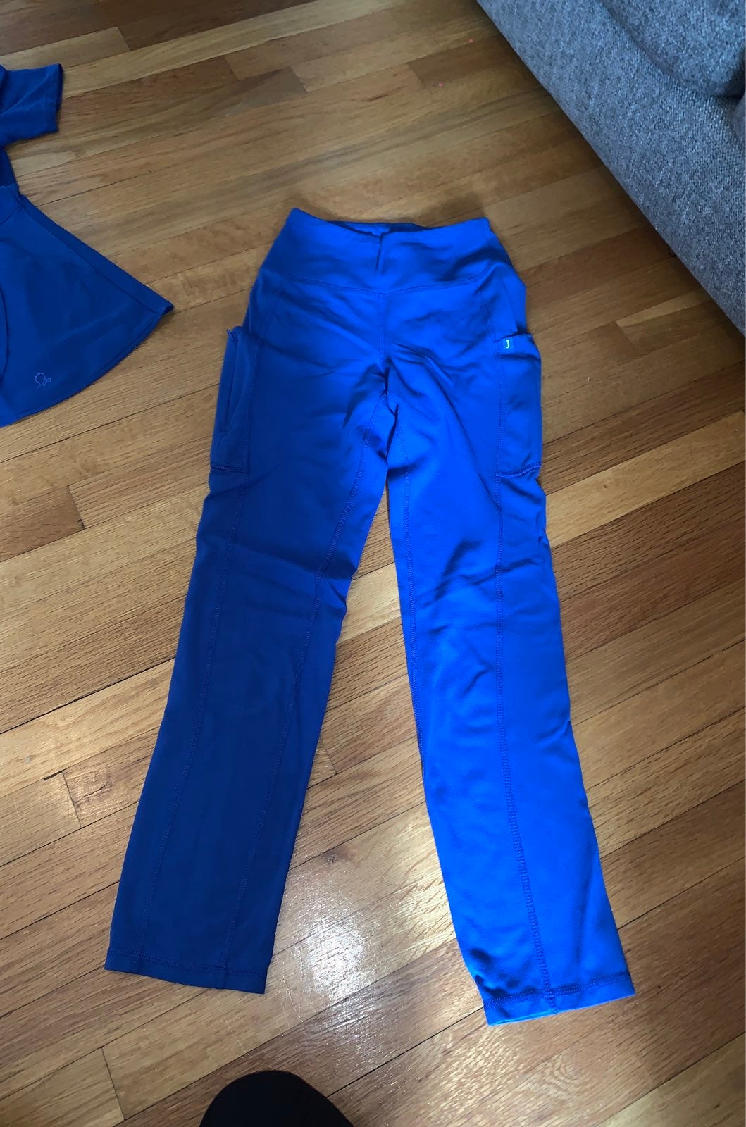 Scrub set