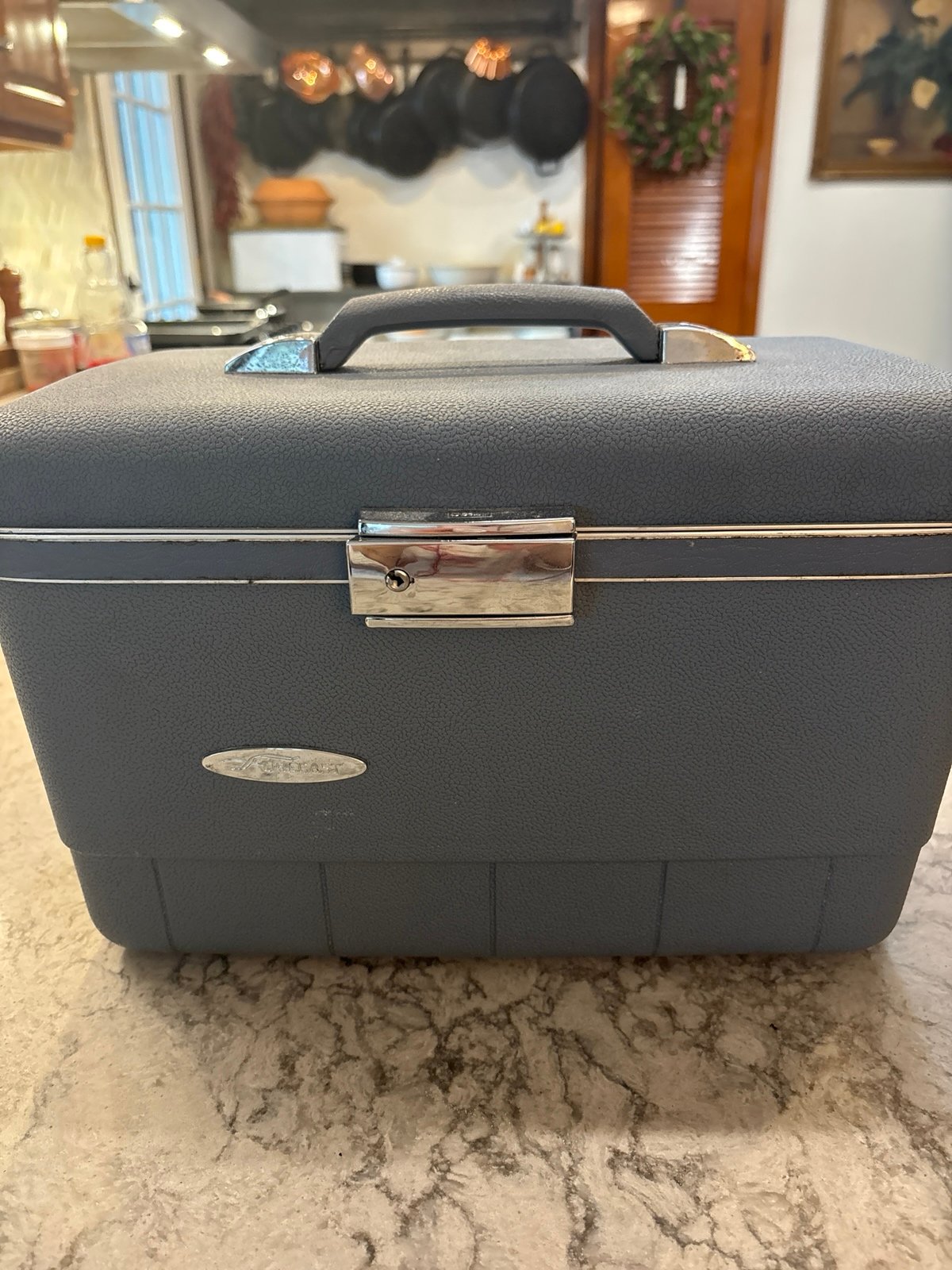 Vintage Forecast Train Case Blue Makeup