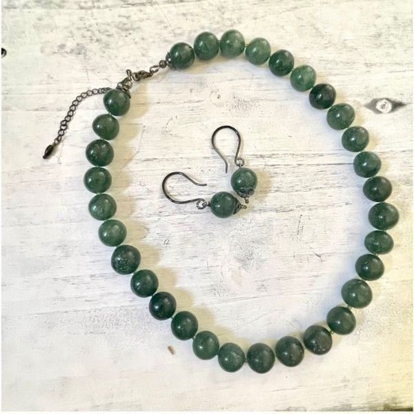 Green quartz necklace and earrings set