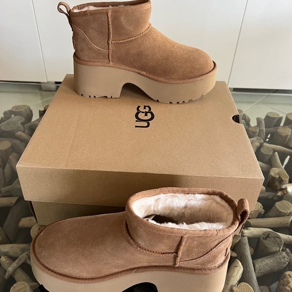 UGG CLASSIC ULTRA MINI NEW HEIGHTS Chestnut Suede Booties