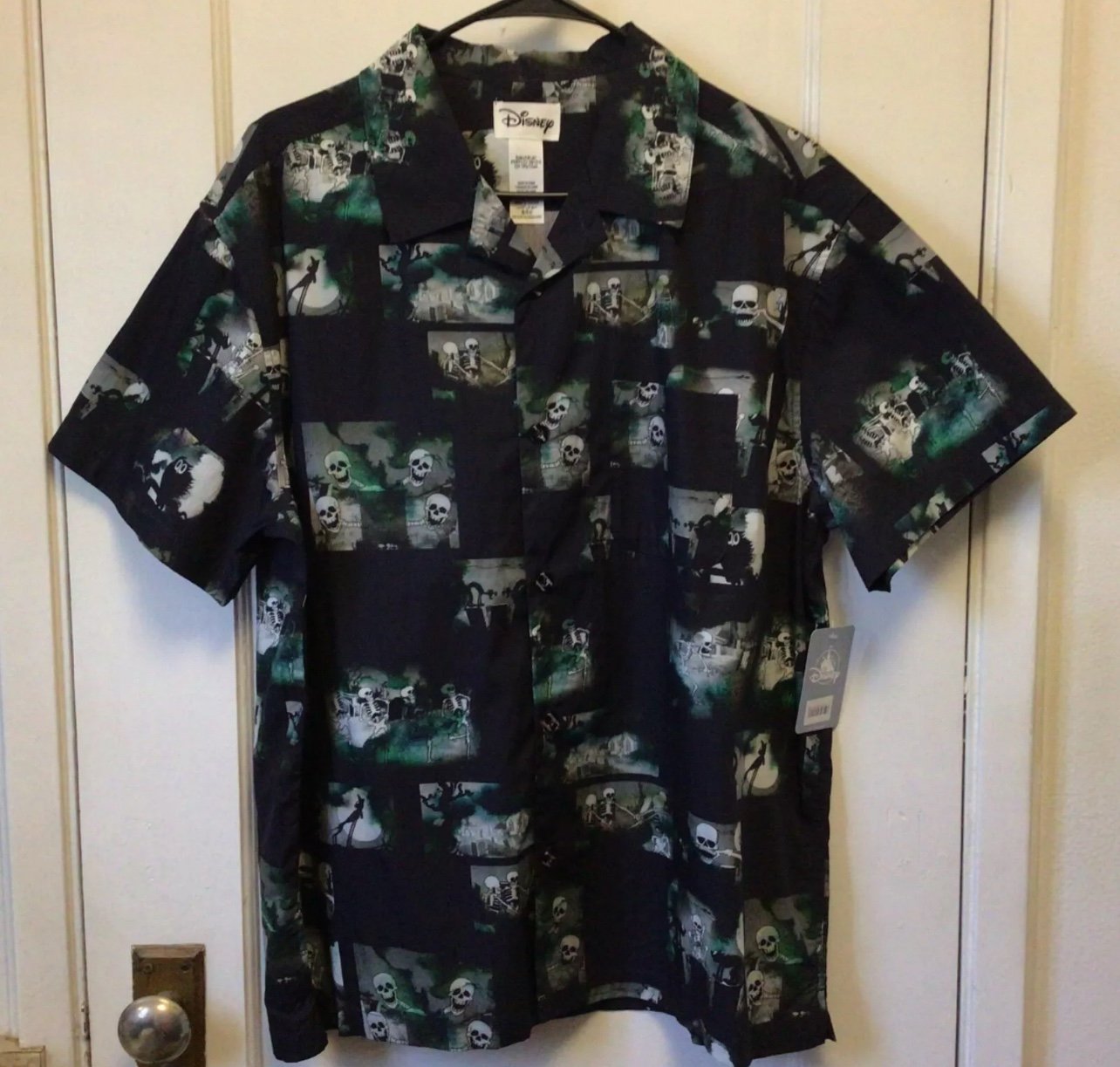 New Disney Halloween Skeleton Mens Button up SZ XL