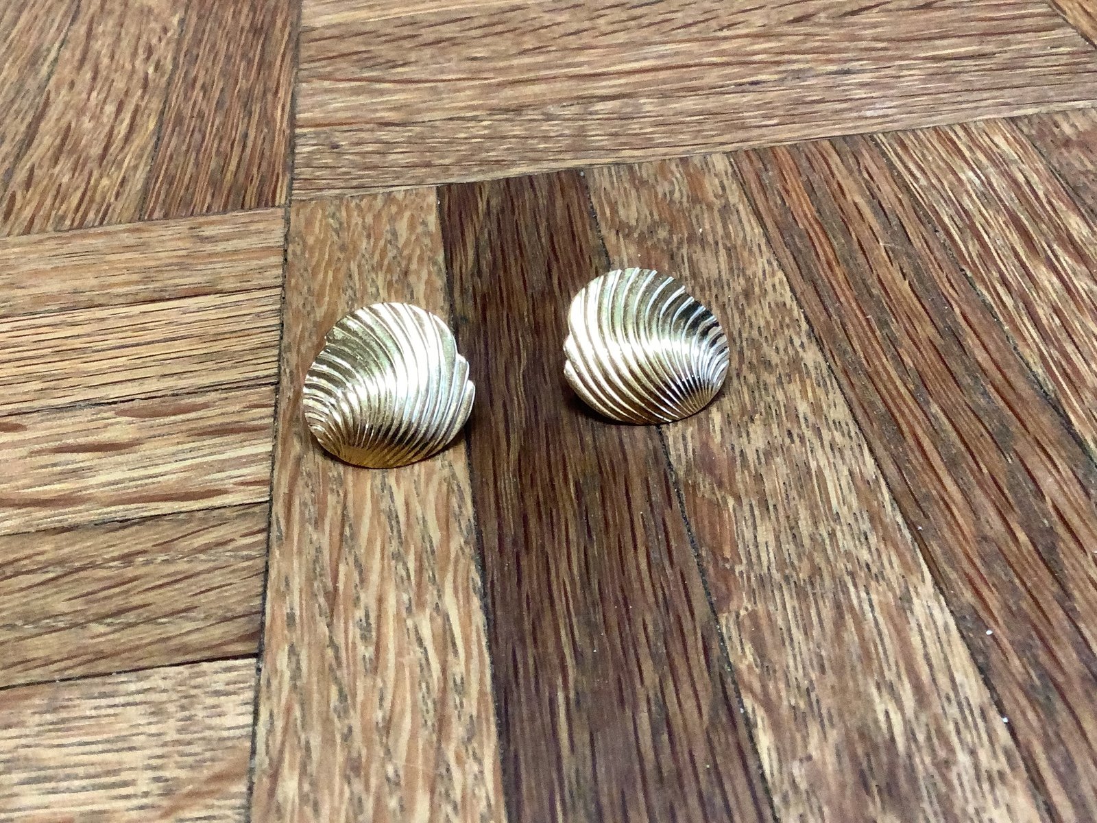 Vintage 18k Gold Filled Shell Shaped Earrings Post Backs