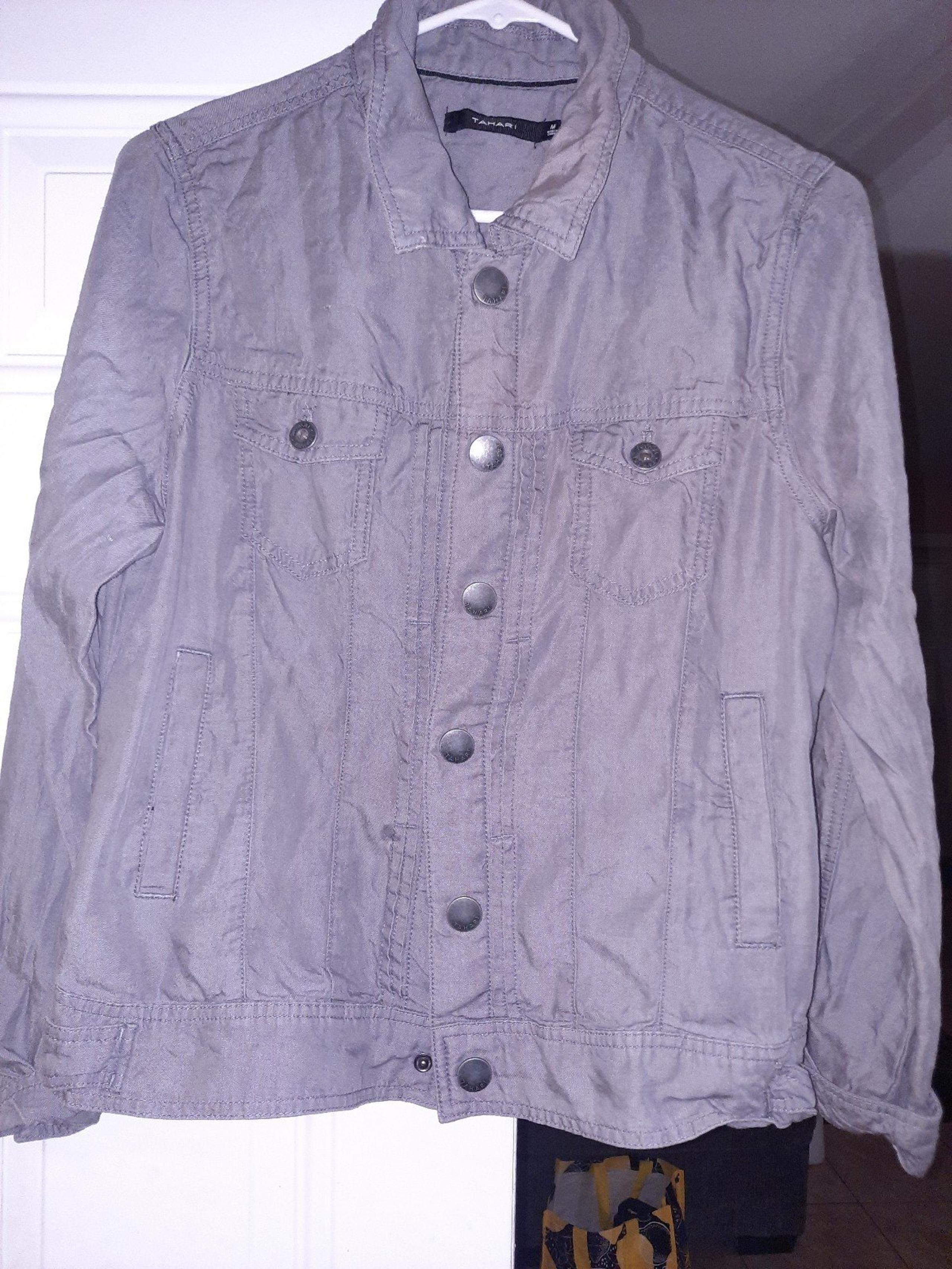 Womens tahari lite button up Jacket szM