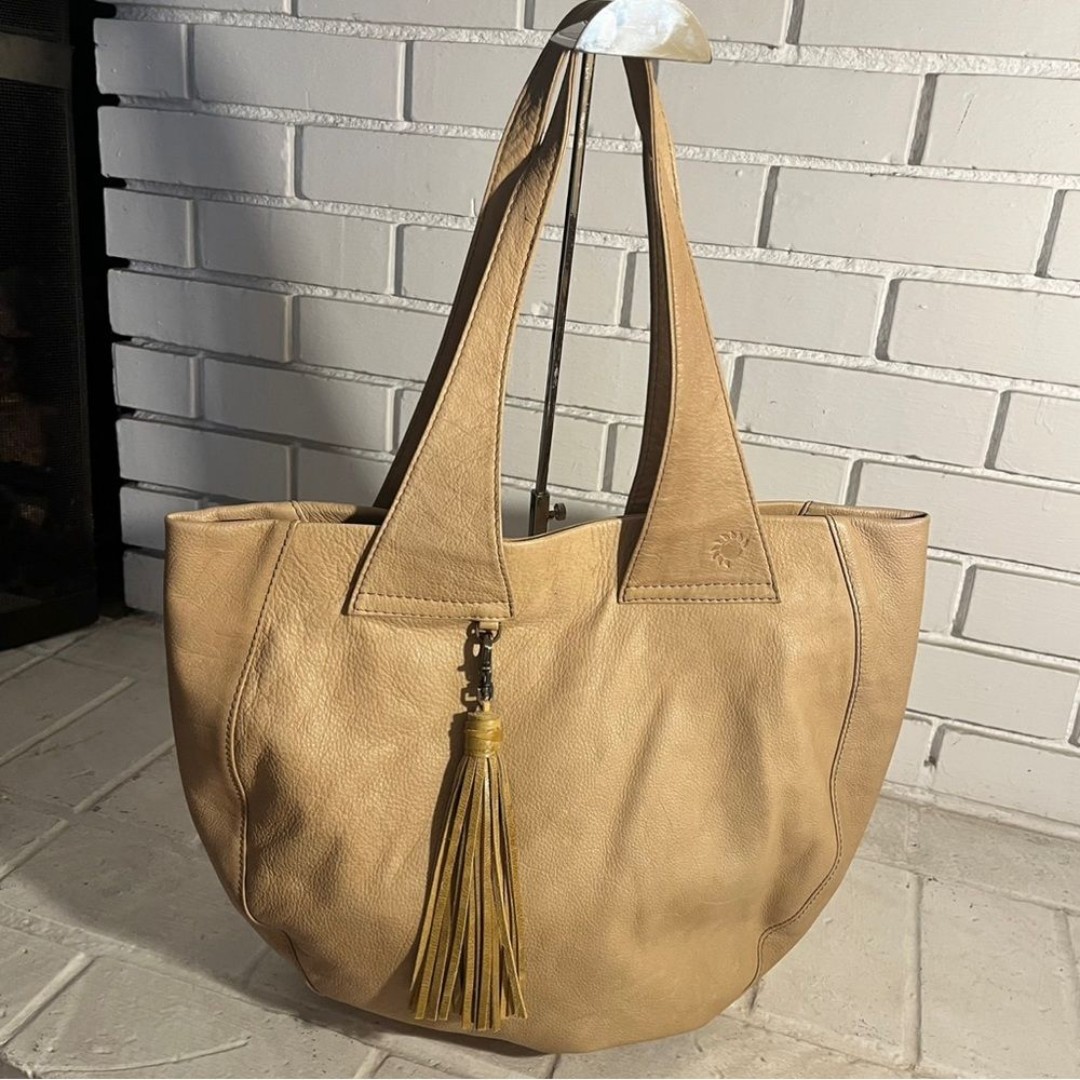 Large Leather Tan Shoulder Bucket Alla Bag