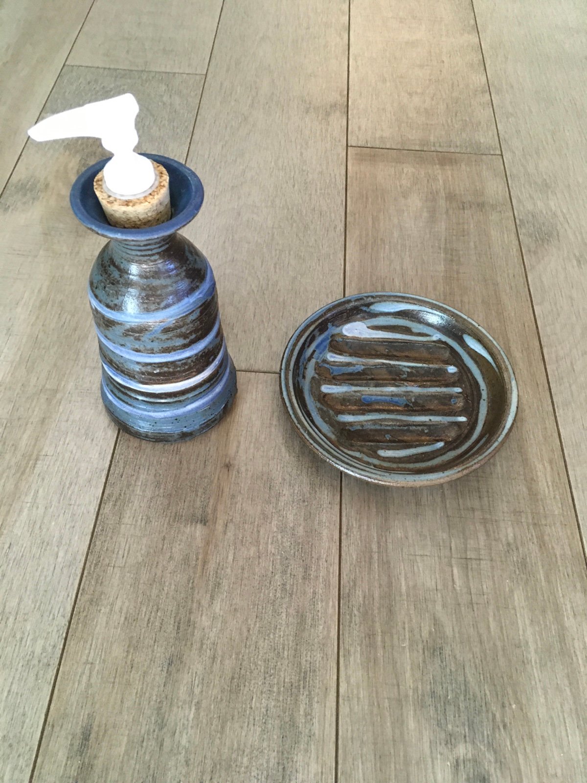 Pottery set soap dispenser + dish Klickitat native signed bathroom blue