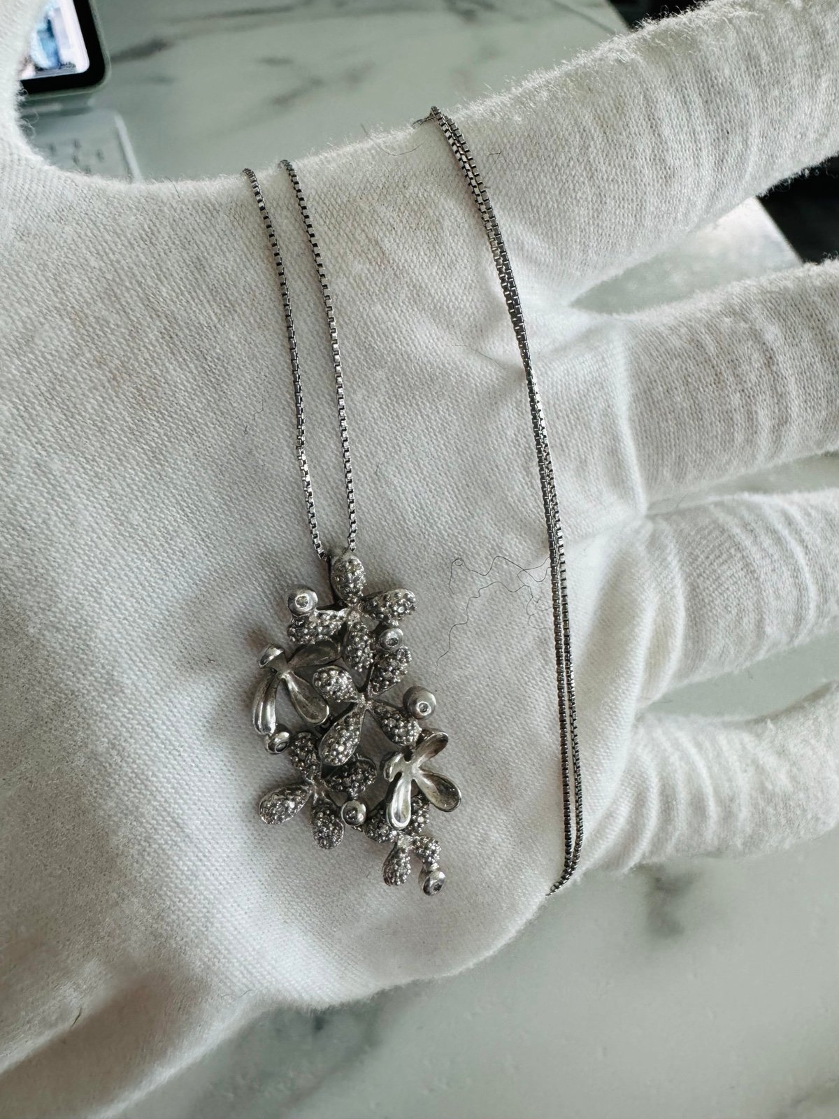 Necklace Sterling silver with tiny diamonds