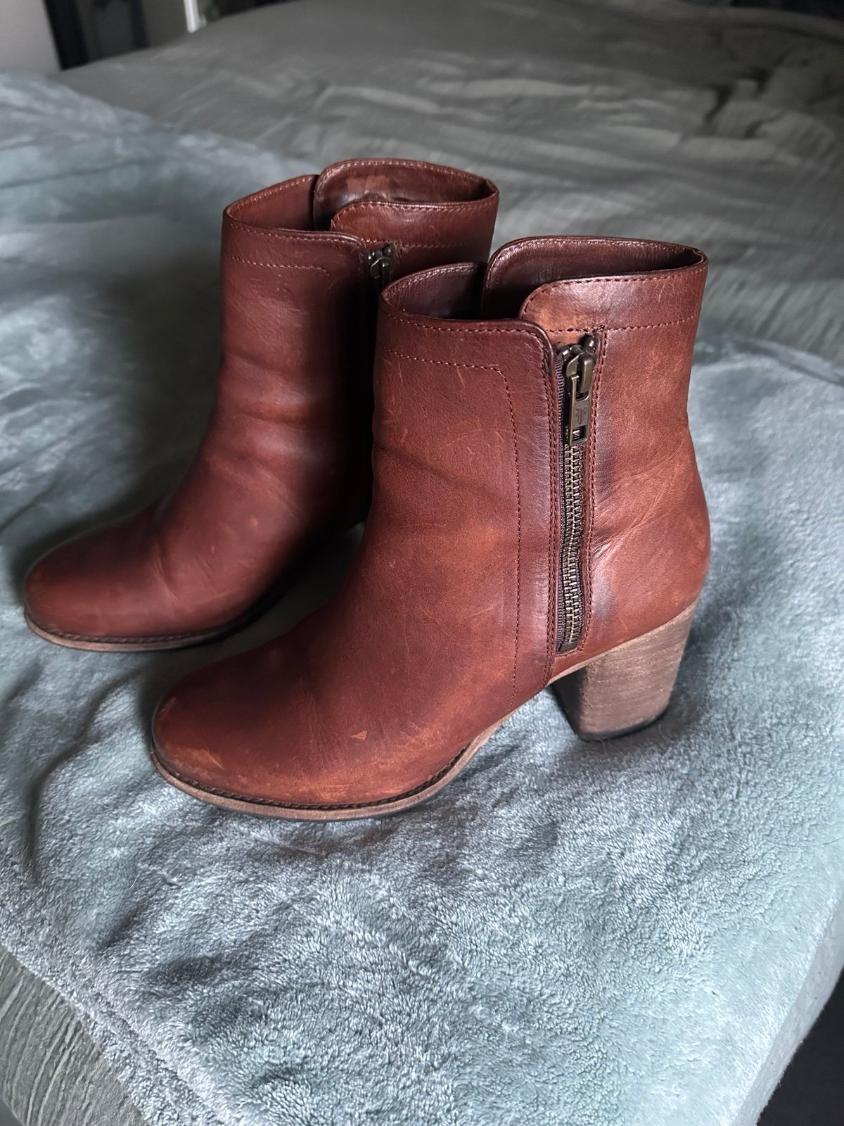 FRYE- Addie Double Zip Booties