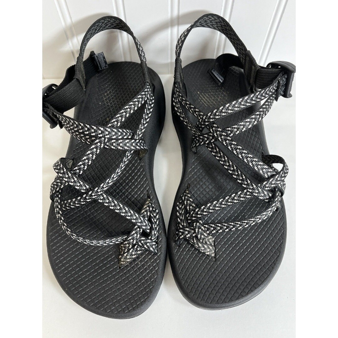 Chaco Womens Classic Hiking sandal. ZX/2 Strappy Black/White. Sz 8. Lightly Worn
