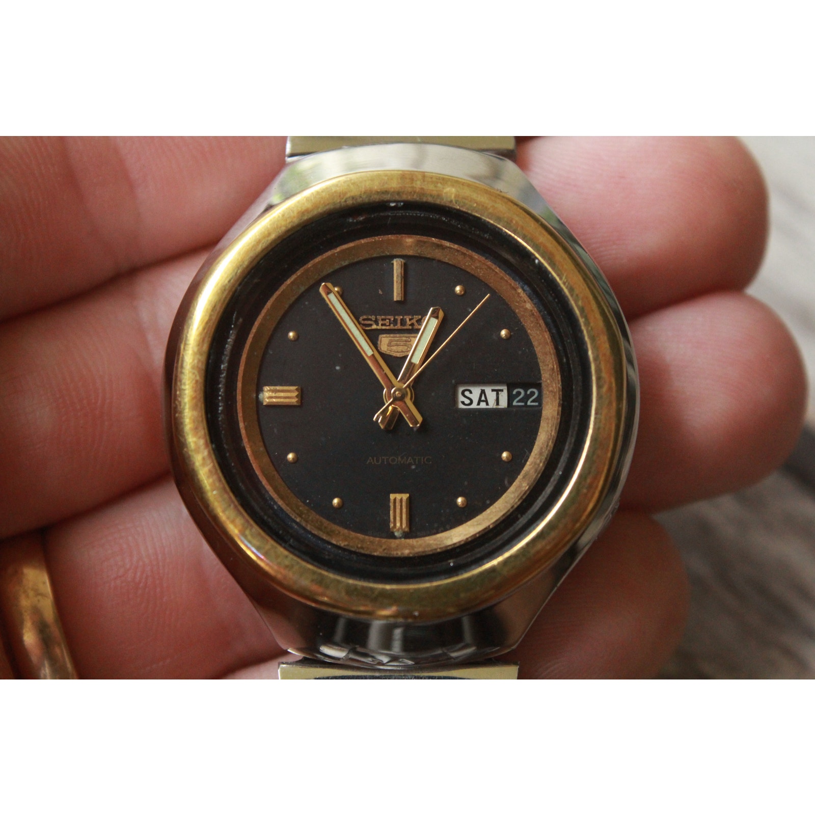Vintage 1978 Seiko Automatic Mens Silver Watch W/daydate & Gold accents