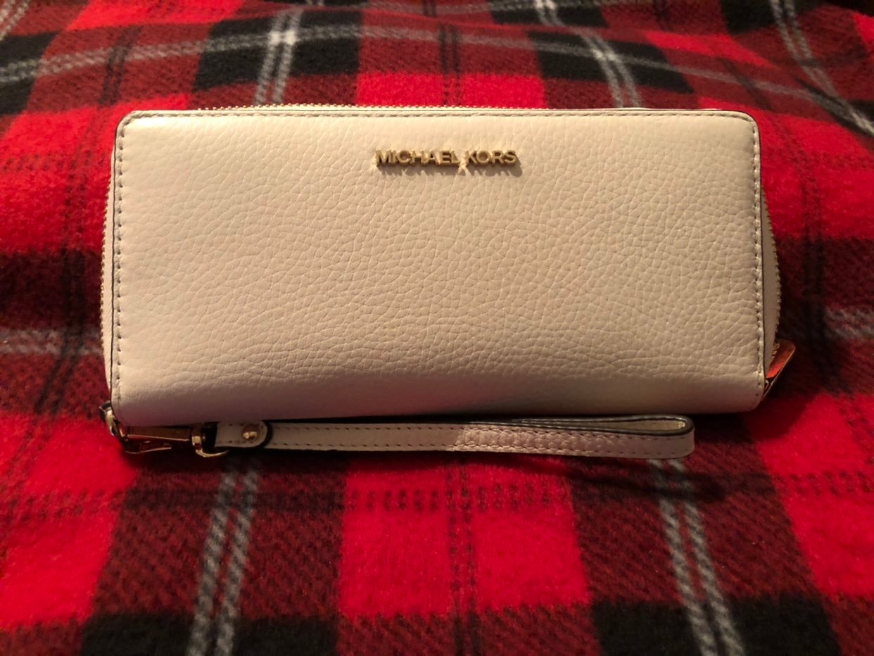 Michael Kors Large cream wallet NWT