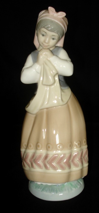 LLADRO BLUSHFUL GIRL (Planning the Day) RETIRED PORCELAIN FIGURINE # 5026 MINT